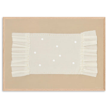 Atelier Cph（アトリエ・シーピーエイチ）は、デンマーク・コペンハーゲンを拠点とするデザインスタジオ兼アートブランドです。ミニマルで構築的なビジュアルを特徴とし、抽象アートやコラージュを中心としたアートポスターを多数手がけています。北欧デザインらしい洗練された感性とバランスの取れた構成美が魅力で、リビング、寝室、書斎、オフィスなど、あらゆる空間に調和と静けさをもたらします。幾何学的なモチーフを用いたアートは、ギャラリーウォールやモダンインテリアのアクセントにも最適。高品質な紙と印刷による仕上がりで、インテリアとしての完成度も高く評価されています。北欧アートポスター、現代アート、ミニマルデザイン、韓国インテリアなど、幅広いスタイルにマッチするスタイリッシュなアートを探している方におすすめです。