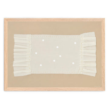 Atelier Cph（アトリエ・シーピーエイチ）は、デンマーク・コペンハーゲンを拠点とするデザインスタジオ兼アートブランドです。ミニマルで構築的なビジュアルを特徴とし、抽象アートやコラージュを中心としたアートポスターを多数手がけています。北欧デザインらしい洗練された感性とバランスの取れた構成美が魅力で、リビング、寝室、書斎、オフィスなど、あらゆる空間に調和と静けさをもたらします。幾何学的なモチーフを用いたアートは、ギャラリーウォールやモダンインテリアのアクセントにも最適。高品質な紙と印刷による仕上がりで、インテリアとしての完成度も高く評価されています。北欧アートポスター、現代アート、ミニマルデザイン、韓国インテリアなど、幅広いスタイルにマッチするスタイリッシュなアートを探している方におすすめです。