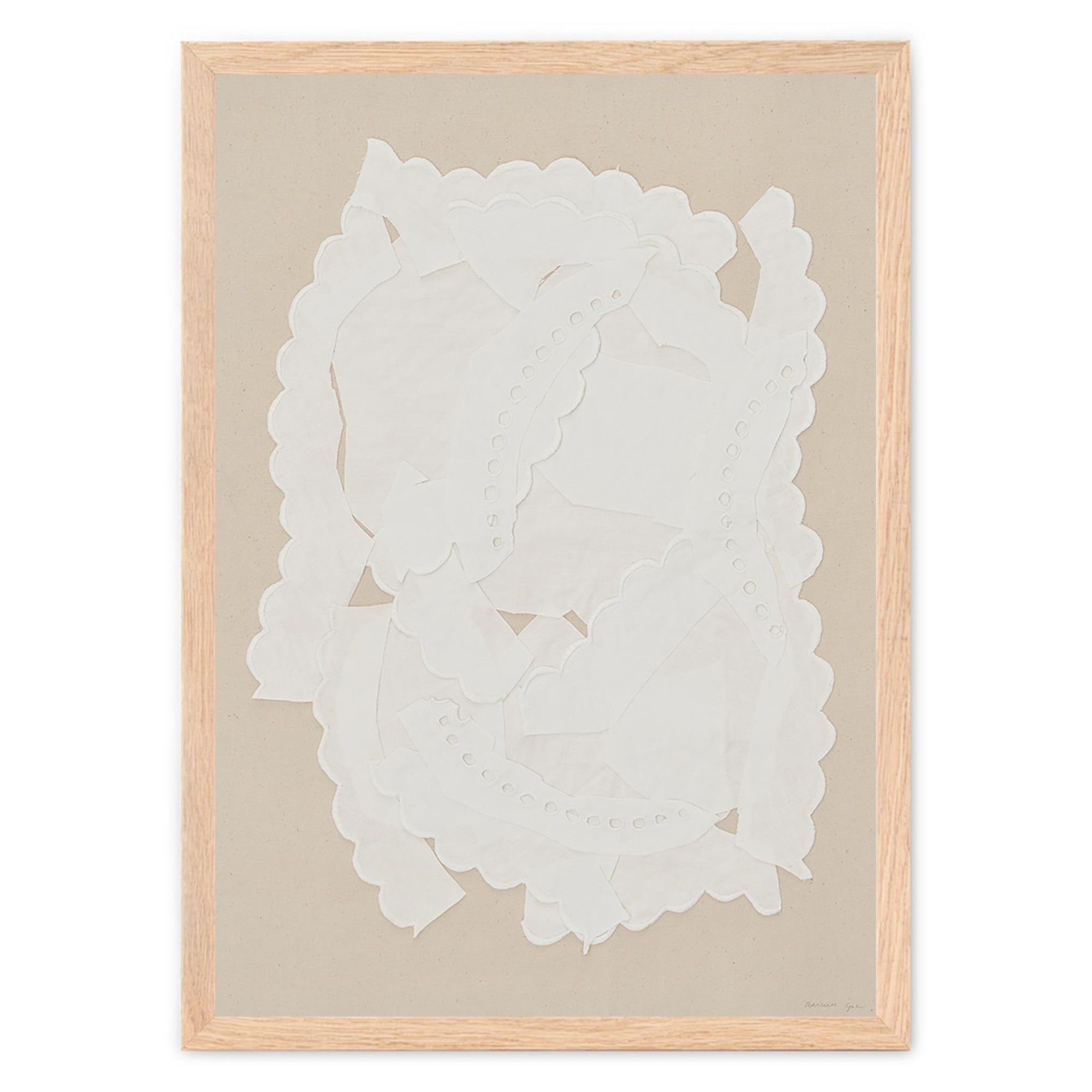 Atelier Cph（アトリエ・シーピーエイチ）は、デンマーク・コペンハーゲンを拠点とするデザインスタジオ兼アートブランドです。ミニマルで構築的なビジュアルを特徴とし、抽象アートやコラージュを中心としたアートポスターを多数手がけています。北欧デザインらしい洗練された感性とバランスの取れた構成美が魅力で、リビング、寝室、書斎、オフィスなど、あらゆる空間に調和と静けさをもたらします。幾何学的なモチーフを用いたアートは、ギャラリーウォールやモダンインテリアのアクセントにも最適。高品質な紙と印刷による仕上がりで、インテリアとしての完成度も高く評価されています。北欧アートポスター、現代アート、ミニマルデザイン、韓国インテリアなど、幅広いスタイルにマッチするスタイリッシュなアートを探している方におすすめです。