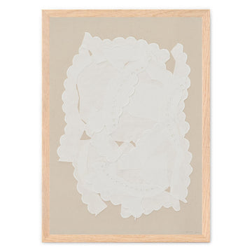 Atelier Cph（アトリエ・シーピーエイチ）は、デンマーク・コペンハーゲンを拠点とするデザインスタジオ兼アートブランドです。ミニマルで構築的なビジュアルを特徴とし、抽象アートやコラージュを中心としたアートポスターを多数手がけています。北欧デザインらしい洗練された感性とバランスの取れた構成美が魅力で、リビング、寝室、書斎、オフィスなど、あらゆる空間に調和と静けさをもたらします。幾何学的なモチーフを用いたアートは、ギャラリーウォールやモダンインテリアのアクセントにも最適。高品質な紙と印刷による仕上がりで、インテリアとしての完成度も高く評価されています。北欧アートポスター、現代アート、ミニマルデザイン、韓国インテリアなど、幅広いスタイルにマッチするスタイリッシュなアートを探している方におすすめです。