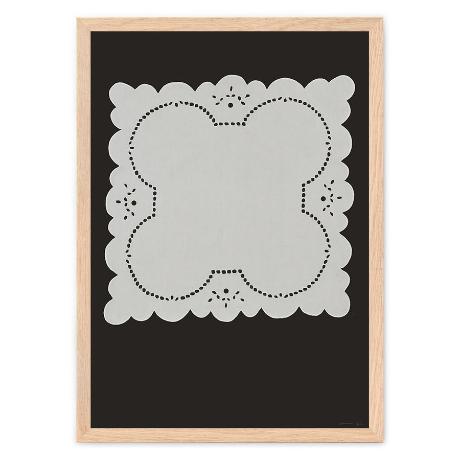 Atelier Cph（アトリエ・シーピーエイチ）は、デンマーク・コペンハーゲンを拠点とするデザインスタジオ兼アートブランドです。ミニマルで構築的なビジュアルを特徴とし、抽象アートやコラージュを中心としたアートポスターを多数手がけています。北欧デザインらしい洗練された感性とバランスの取れた構成美が魅力で、リビング、寝室、書斎、オフィスなど、あらゆる空間に調和と静けさをもたらします。幾何学的なモチーフを用いたアートは、ギャラリーウォールやモダンインテリアのアクセントにも最適。高品質な紙と印刷による仕上がりで、インテリアとしての完成度も高く評価されています。北欧アートポスター、現代アート、ミニマルデザイン、韓国インテリアなど、幅広いスタイルにマッチするスタイリッシュなアートを探している方におすすめです。