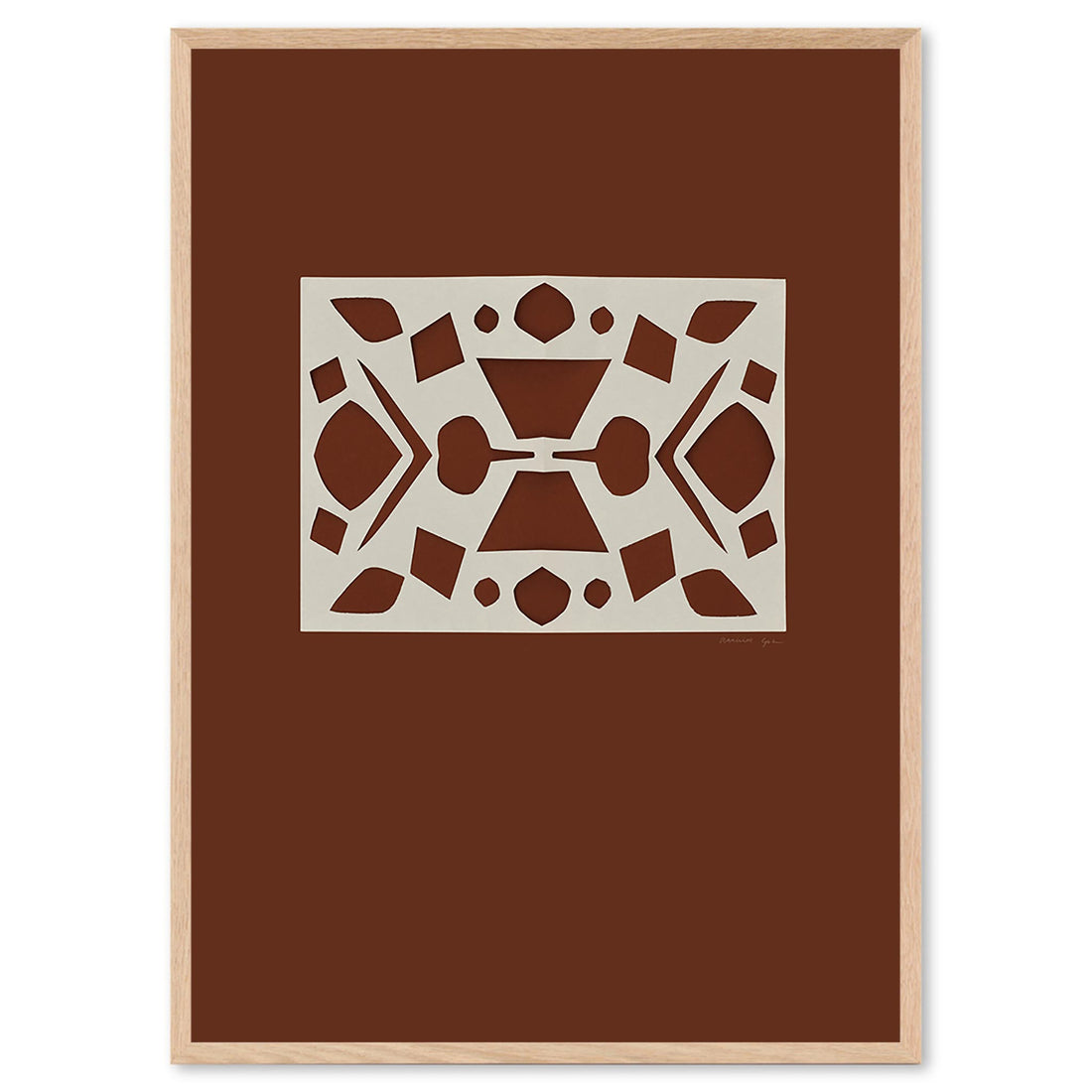 Atelier Cph（アトリエ・シーピーエイチ）は、デンマーク・コペンハーゲンを拠点とするデザインスタジオ兼アートブランドです。ミニマルで構築的なビジュアルを特徴とし、抽象アートやコラージュを中心としたアートポスターを多数手がけています。北欧デザインらしい洗練された感性とバランスの取れた構成美が魅力で、リビング、寝室、書斎、オフィスなど、あらゆる空間に調和と静けさをもたらします。幾何学的なモチーフを用いたアートは、ギャラリーウォールやモダンインテリアのアクセントにも最適。高品質な紙と印刷による仕上がりで、インテリアとしての完成度も高く評価されています。北欧アートポスター、現代アート、ミニマルデザイン、韓国インテリアなど、幅広いスタイルにマッチするスタイリッシュなアートを探している方におすすめです。