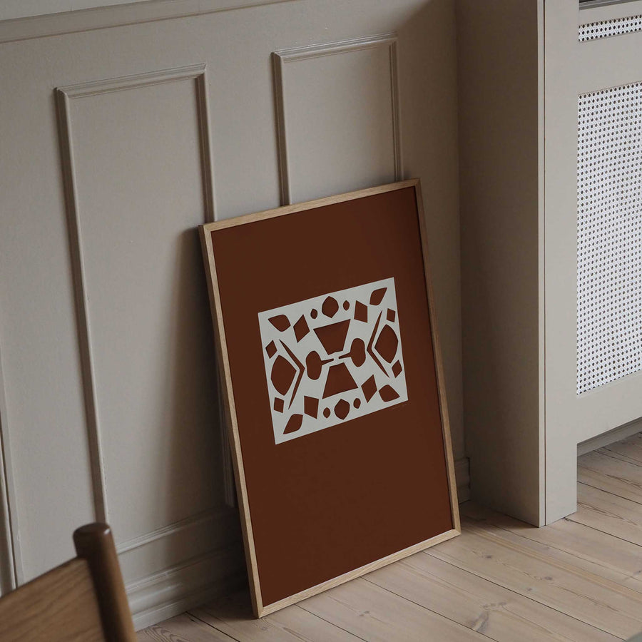 Atelier Cph（アトリエ・シーピーエイチ）は、デンマーク・コペンハーゲンを拠点とするデザインスタジオ兼アートブランドです。ミニマルで構築的なビジュアルを特徴とし、抽象アートやコラージュを中心としたアートポスターを多数手がけています。北欧デザインらしい洗練された感性とバランスの取れた構成美が魅力で、リビング、寝室、書斎、オフィスなど、あらゆる空間に調和と静けさをもたらします。幾何学的なモチーフを用いたアートは、ギャラリーウォールやモダンインテリアのアクセントにも最適。高品質な紙と印刷による仕上がりで、インテリアとしての完成度も高く評価されています。北欧アートポスター、現代アート、ミニマルデザイン、韓国インテリアなど、幅広いスタイルにマッチするスタイリッシュなアートを探している方におすすめです。