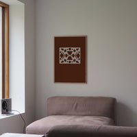 Atelier Cph（アトリエ・シーピーエイチ）は、デンマーク・コペンハーゲンを拠点とするデザインスタジオ兼アートブランドです。ミニマルで構築的なビジュアルを特徴とし、抽象アートやコラージュを中心としたアートポスターを多数手がけています。北欧デザインらしい洗練された感性とバランスの取れた構成美が魅力で、リビング、寝室、書斎、オフィスなど、あらゆる空間に調和と静けさをもたらします。幾何学的なモチーフを用いたアートは、ギャラリーウォールやモダンインテリアのアクセントにも最適。高品質な紙と印刷による仕上がりで、インテリアとしての完成度も高く評価されています。北欧アートポスター、現代アート、ミニマルデザイン、韓国インテリアなど、幅広いスタイルにマッチするスタイリッシュなアートを探している方におすすめです。