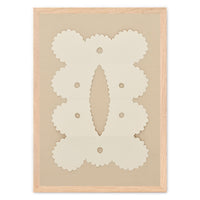 Atelier Cph（アトリエ・シーピーエイチ）は、デンマーク・コペンハーゲンを拠点とするデザインスタジオ兼アートブランドです。ミニマルで構築的なビジュアルを特徴とし、抽象アートやコラージュを中心としたアートポスターを多数手がけています。北欧デザインらしい洗練された感性とバランスの取れた構成美が魅力で、リビング、寝室、書斎、オフィスなど、あらゆる空間に調和と静けさをもたらします。幾何学的なモチーフを用いたアートは、ギャラリーウォールやモダンインテリアのアクセントにも最適。高品質な紙と印刷による仕上がりで、インテリアとしての完成度も高く評価されています。北欧アートポスター、現代アート、ミニマルデザイン、韓国インテリアなど、幅広いスタイルにマッチするスタイリッシュなアートを探している方におすすめです。