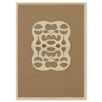 Atelier Cph（アトリエ・シーピーエイチ）は、デンマーク・コペンハーゲンを拠点とするデザインスタジオ兼アートブランドです。ミニマルで構築的なビジュアルを特徴とし、抽象アートやコラージュを中心としたアートポスターを多数手がけています。北欧デザインらしい洗練された感性とバランスの取れた構成美が魅力で、リビング、寝室、書斎、オフィスなど、あらゆる空間に調和と静けさをもたらします。幾何学的なモチーフを用いたアートは、ギャラリーウォールやモダンインテリアのアクセントにも最適。高品質な紙と印刷による仕上がりで、インテリアとしての完成度も高く評価されています。北欧アートポスター、現代アート、ミニマルデザイン、韓国インテリアなど、幅広いスタイルにマッチするスタイリッシュなアートを探している方におすすめです。