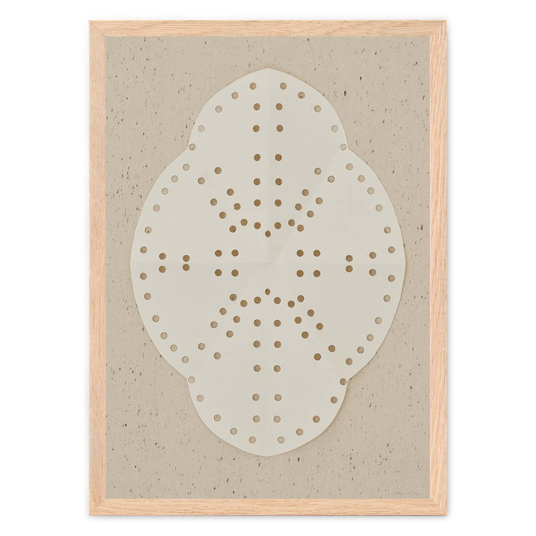 Atelier Cph（アトリエ・シーピーエイチ）は、デンマーク・コペンハーゲンを拠点とするデザインスタジオ兼アートブランドです。ミニマルで構築的なビジュアルを特徴とし、抽象アートやコラージュを中心としたアートポスターを多数手がけています。北欧デザインらしい洗練された感性とバランスの取れた構成美が魅力で、リビング、寝室、書斎、オフィスなど、あらゆる空間に調和と静けさをもたらします。幾何学的なモチーフを用いたアートは、ギャラリーウォールやモダンインテリアのアクセントにも最適。高品質な紙と印刷による仕上がりで、インテリアとしての完成度も高く評価されています。北欧アートポスター、現代アート、ミニマルデザイン、韓国インテリアなど、幅広いスタイルにマッチするスタイリッシュなアートを探している方におすすめです。