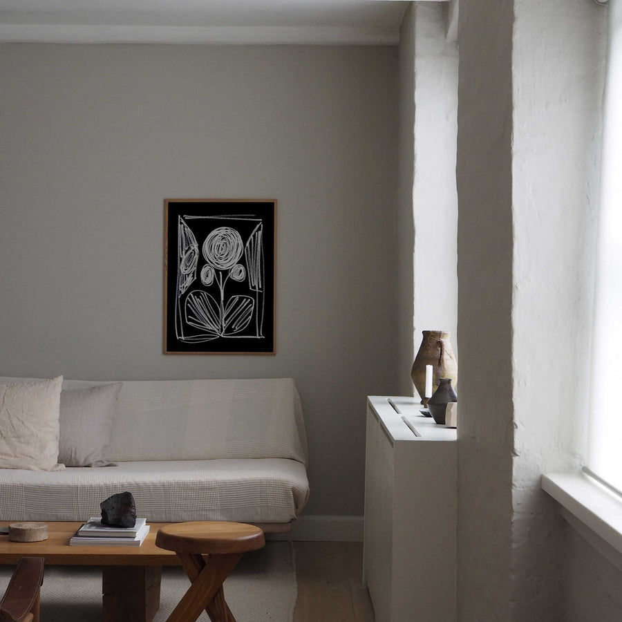 Atelier Cph（アトリエ・シーピーエイチ）は、デンマーク・コペンハーゲンを拠点とするデザインスタジオ兼アートブランドです。ミニマルで構築的なビジュアルを特徴とし、抽象アートやコラージュを中心としたアートポスターを多数手がけています。北欧デザインらしい洗練された感性とバランスの取れた構成美が魅力で、リビング、寝室、書斎、オフィスなど、あらゆる空間に調和と静けさをもたらします。幾何学的なモチーフを用いたアートは、ギャラリーウォールやモダンインテリアのアクセントにも最適。高品質な紙と印刷による仕上がりで、インテリアとしての完成度も高く評価されています。北欧アートポスター、現代アート、ミニマルデザイン、韓国インテリアなど、幅広いスタイルにマッチするスタイリッシュなアートを探している方におすすめです。