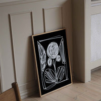 Atelier Cph（アトリエ・シーピーエイチ）は、デンマーク・コペンハーゲンを拠点とするデザインスタジオ兼アートブランドです。ミニマルで構築的なビジュアルを特徴とし、抽象アートやコラージュを中心としたアートポスターを多数手がけています。北欧デザインらしい洗練された感性とバランスの取れた構成美が魅力で、リビング、寝室、書斎、オフィスなど、あらゆる空間に調和と静けさをもたらします。幾何学的なモチーフを用いたアートは、ギャラリーウォールやモダンインテリアのアクセントにも最適。高品質な紙と印刷による仕上がりで、インテリアとしての完成度も高く評価されています。北欧アートポスター、現代アート、ミニマルデザイン、韓国インテリアなど、幅広いスタイルにマッチするスタイリッシュなアートを探している方におすすめです。