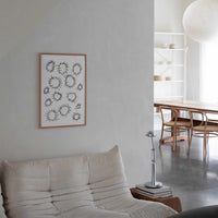Atelier Cph（アトリエ・シーピーエイチ）は、デンマーク・コペンハーゲンを拠点とするデザインスタジオ兼アートブランドです。ミニマルで構築的なビジュアルを特徴とし、抽象アートやコラージュを中心としたアートポスターを多数手がけています。北欧デザインらしい洗練された感性とバランスの取れた構成美が魅力で、リビング、寝室、書斎、オフィスなど、あらゆる空間に調和と静けさをもたらします。幾何学的なモチーフを用いたアートは、ギャラリーウォールやモダンインテリアのアクセントにも最適。高品質な紙と印刷による仕上がりで、インテリアとしての完成度も高く評価されています。北欧アートポスター、現代アート、ミニマルデザイン、韓国インテリアなど、幅広いスタイルにマッチするスタイリッシュなアートを探している方におすすめです。