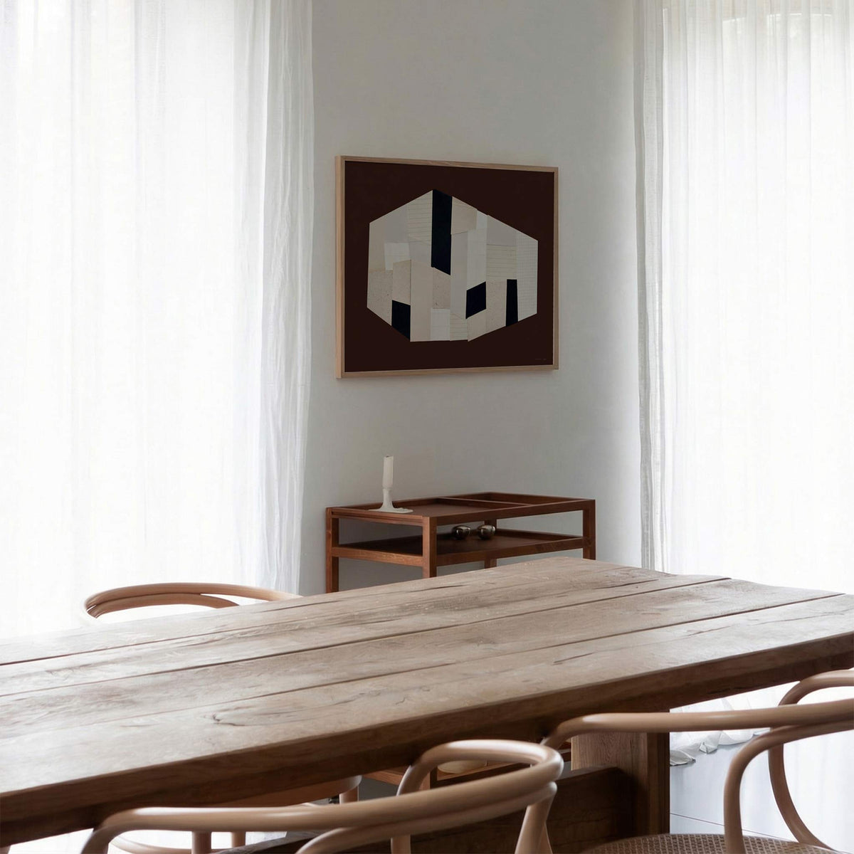 Atelier Cph（アトリエ・シーピーエイチ）は、デンマーク・コペンハーゲンを拠点とするデザインスタジオ兼アートブランドです。ミニマルで構築的なビジュアルを特徴とし、抽象アートやコラージュを中心としたアートポスターを多数手がけています。北欧デザインらしい洗練された感性とバランスの取れた構成美が魅力で、リビング、寝室、書斎、オフィスなど、あらゆる空間に調和と静けさをもたらします。幾何学的なモチーフを用いたアートは、ギャラリーウォールやモダンインテリアのアクセントにも最適。高品質な紙と印刷による仕上がりで、インテリアとしての完成度も高く評価されています。北欧アートポスター、現代アート、ミニマルデザイン、韓国インテリアなど、幅広いスタイルにマッチするスタイリッシュなアートを探している方におすすめです。