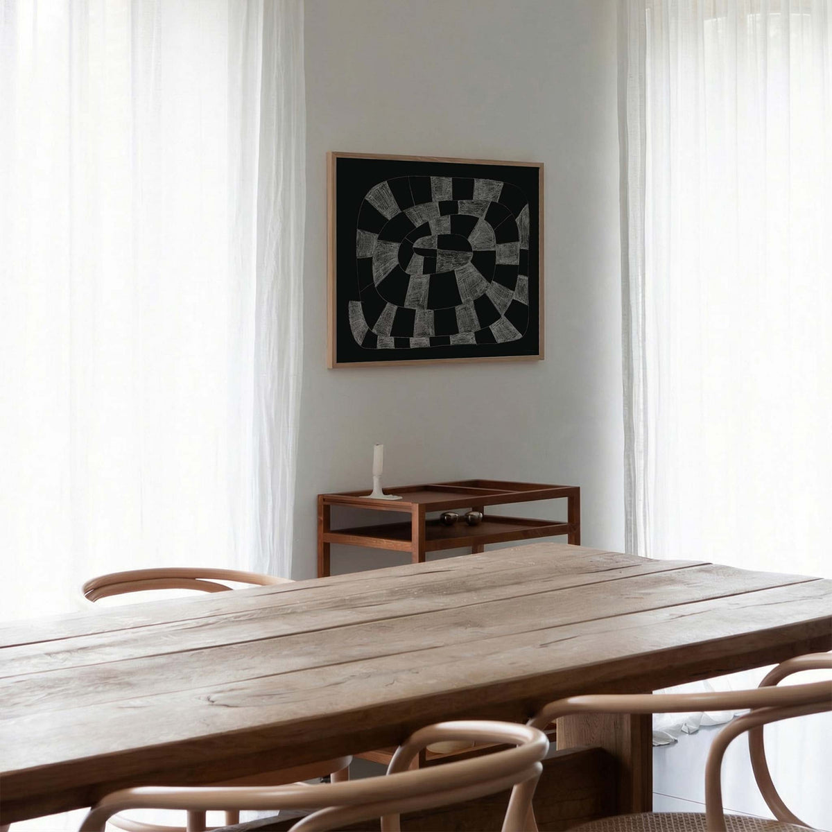 Atelier Cph（アトリエ・シーピーエイチ）は、デンマーク・コペンハーゲンを拠点とするデザインスタジオ兼アートブランドです。ミニマルで構築的なビジュアルを特徴とし、抽象アートやコラージュを中心としたアートポスターを多数手がけています。北欧デザインらしい洗練された感性とバランスの取れた構成美が魅力で、リビング、寝室、書斎、オフィスなど、あらゆる空間に調和と静けさをもたらします。幾何学的なモチーフを用いたアートは、ギャラリーウォールやモダンインテリアのアクセントにも最適。高品質な紙と印刷による仕上がりで、インテリアとしての完成度も高く評価されています。北欧アートポスター、現代アート、ミニマルデザイン、韓国インテリアなど、幅広いスタイルにマッチするスタイリッシュなアートを探している方におすすめです。