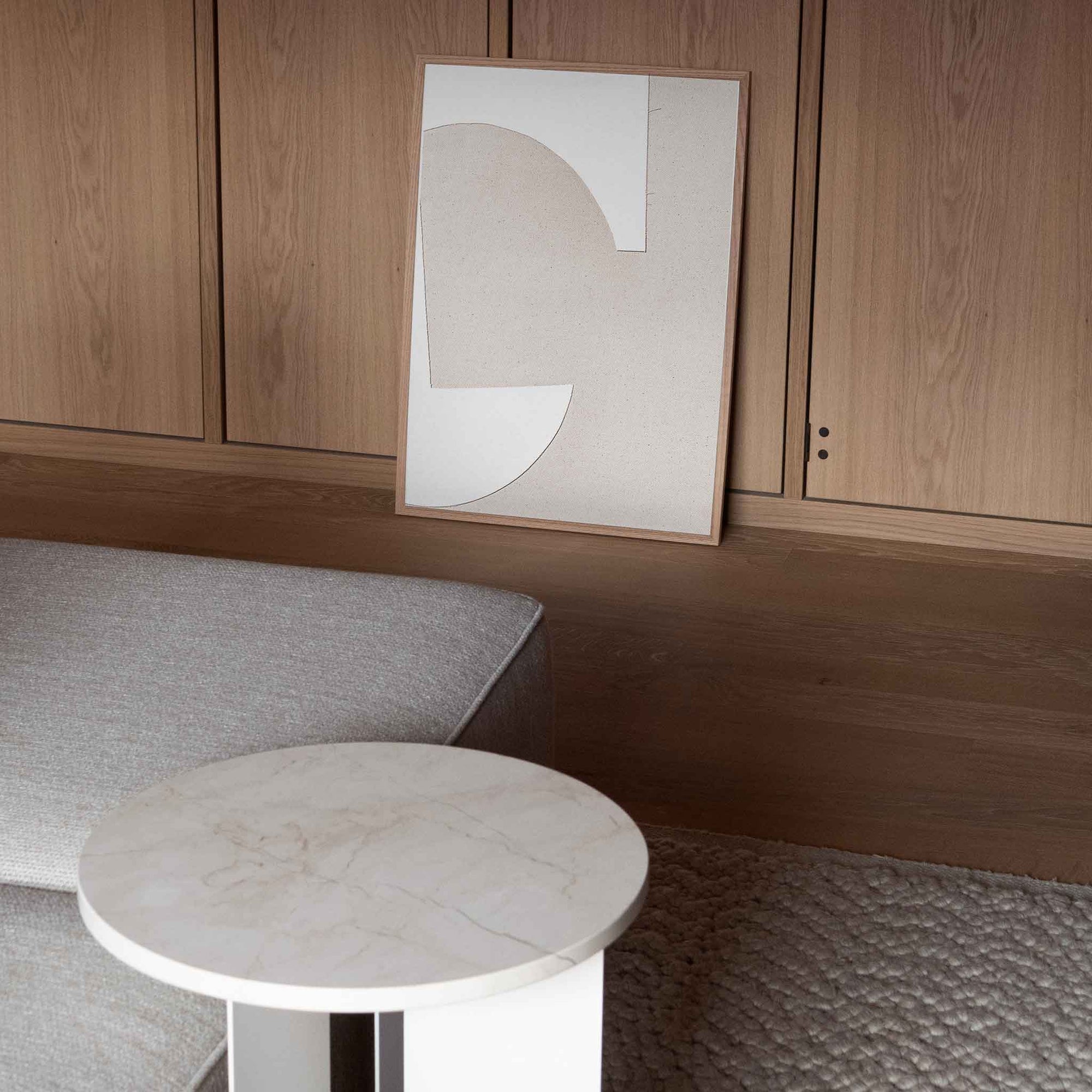 Atelier Cph（アトリエ・シーピーエイチ）は、デンマーク・コペンハーゲンを拠点とするデザインスタジオ兼アートブランドです。ミニマルで構築的なビジュアルを特徴とし、抽象アートやコラージュを中心としたアートポスターを多数手がけています。北欧デザインらしい洗練された感性とバランスの取れた構成美が魅力で、リビング、寝室、書斎、オフィスなど、あらゆる空間に調和と静けさをもたらします。幾何学的なモチーフを用いたアートは、ギャラリーウォールやモダンインテリアのアクセントにも最適。高品質な紙と印刷による仕上がりで、インテリアとしての完成度も高く評価されています。北欧アートポスター、現代アート、ミニマルデザイン、韓国インテリアなど、幅広いスタイルにマッチするスタイリッシュなアートを探している方におすすめです。