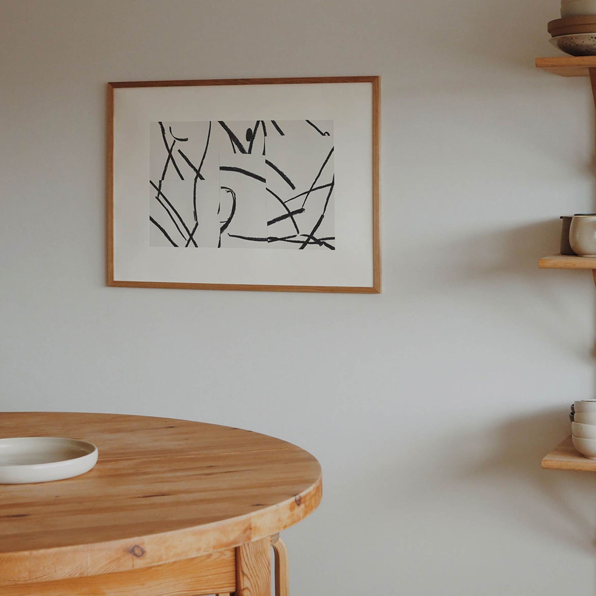 Atelier Cph（アトリエ・シーピーエイチ）は、デンマーク・コペンハーゲンを拠点とするデザインスタジオ兼アートブランドです。ミニマルで構築的なビジュアルを特徴とし、抽象アートやコラージュを中心としたアートポスターを多数手がけています。北欧デザインらしい洗練された感性とバランスの取れた構成美が魅力で、リビング、寝室、書斎、オフィスなど、あらゆる空間に調和と静けさをもたらします。幾何学的なモチーフを用いたアートは、ギャラリーウォールやモダンインテリアのアクセントにも最適。高品質な紙と印刷による仕上がりで、インテリアとしての完成度も高く評価されています。北欧アートポスター、現代アート、ミニマルデザイン、韓国インテリアなど、幅広いスタイルにマッチするスタイリッシュなアートを探している方におすすめです。