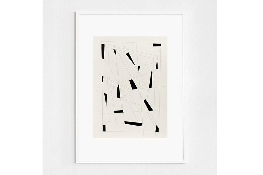 Atelier Cph（アトリエ・シーピーエイチ）は、デンマーク・コペンハーゲンを拠点とするデザインスタジオ兼アートブランドです。ミニマルで構築的なビジュアルを特徴とし、抽象アートやコラージュを中心としたアートポスターを多数手がけています。北欧デザインらしい洗練された感性とバランスの取れた構成美が魅力で、リビング、寝室、書斎、オフィスなど、あらゆる空間に調和と静けさをもたらします。幾何学的なモチーフを用いたアートは、ギャラリーウォールやモダンインテリアのアクセントにも最適。高品質な紙と印刷による仕上がりで、インテリアとしての完成度も高く評価されています。北欧アートポスター、現代アート、ミニマルデザイン、韓国インテリアなど、幅広いスタイルにマッチするスタイリッシュなアートを探している方におすすめです。