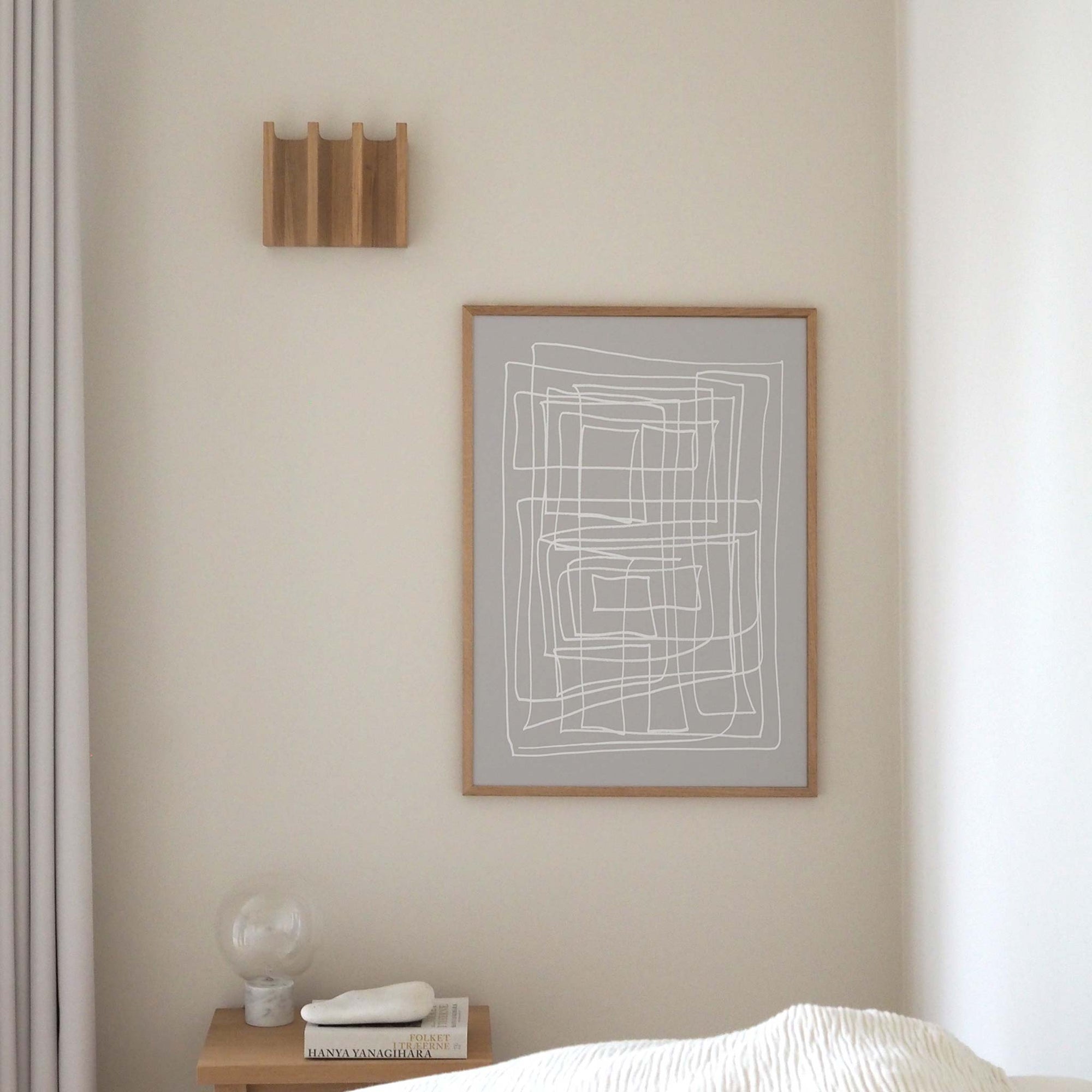 ATELIER CPHはデンマークのクリエイティブスタジオです。"トレンド予報のSARA"と"アートディレクターのMANDY"によって2012年に設立され、革新的なアイテムを発表しています。こちらのポスターコレクションは、生地を異なる抽象的な形と幾何学的な形にカットし、布のテクスチャを感じられる様にデンマークの写真家"Jonas"によってHasselbladのカメラで撮影されています。これらは、コペンハーゲン中心部の古いビスケット工場で作成されています。