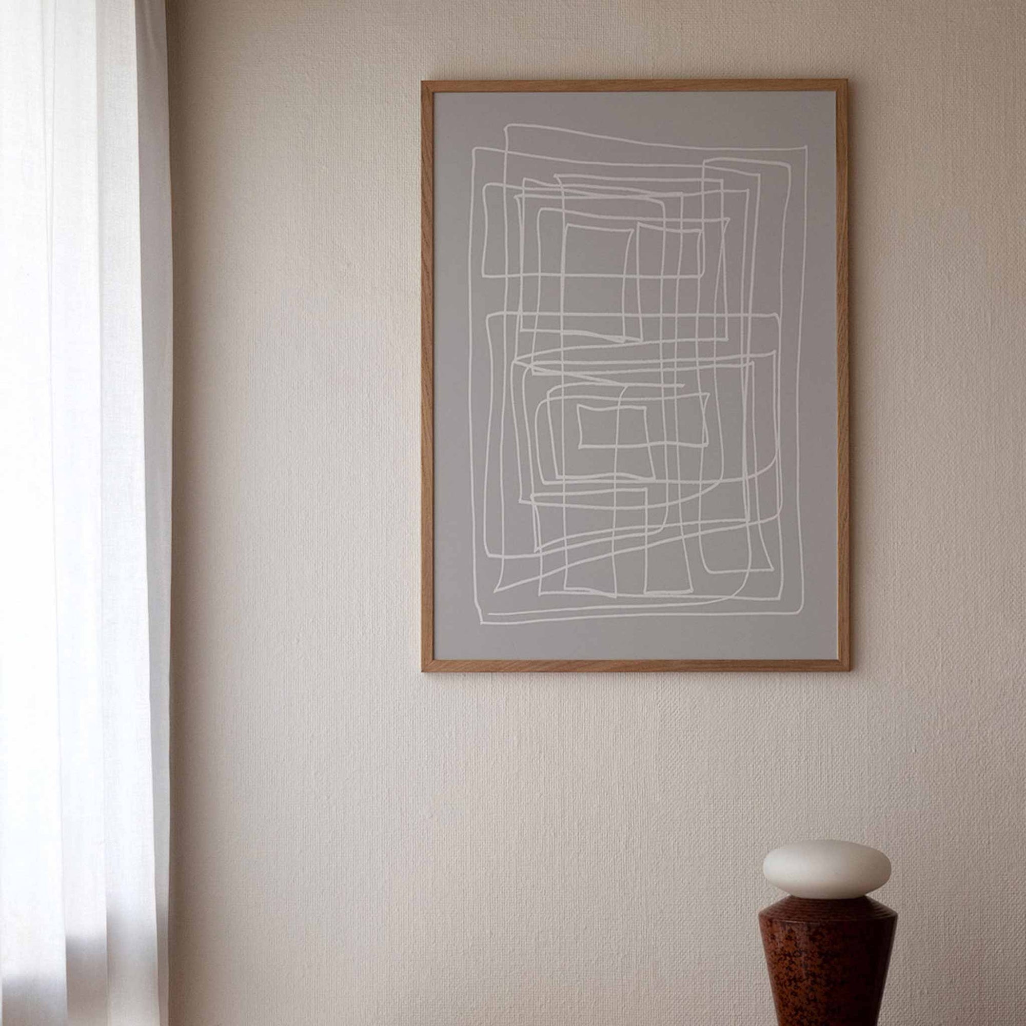 ATELIER CPHはデンマークのクリエイティブスタジオです。"トレンド予報のSARA"と"アートディレクターのMANDY"によって2012年に設立され、革新的なアイテムを発表しています。こちらのポスターコレクションは、生地を異なる抽象的な形と幾何学的な形にカットし、布のテクスチャを感じられる様にデンマークの写真家"Jonas"によってHasselbladのカメラで撮影されています。これらは、コペンハーゲン中心部の古いビスケット工場で作成されています。