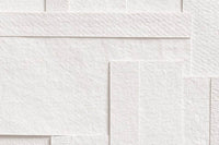 Atelier Cph（アトリエ・シーピーエイチ）は、デンマーク・コペンハーゲンを拠点とするデザインスタジオ兼アートブランドです。ミニマルで構築的なビジュアルを特徴とし、抽象アートやコラージュを中心としたアートポスターを多数手がけています。北欧デザインらしい洗練された感性とバランスの取れた構成美が魅力で、リビング、寝室、書斎、オフィスなど、あらゆる空間に調和と静けさをもたらします。幾何学的なモチーフを用いたアートは、ギャラリーウォールやモダンインテリアのアクセントにも最適。高品質な紙と印刷による仕上がりで、インテリアとしての完成度も高く評価されています。北欧アートポスター、現代アート、ミニマルデザイン、韓国インテリアなど、幅広いスタイルにマッチするスタイリッシュなアートを探している方におすすめです。