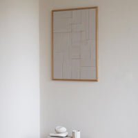 Atelier Cph（アトリエ・シーピーエイチ）は、デンマーク・コペンハーゲンを拠点とするデザインスタジオ兼アートブランドです。ミニマルで構築的なビジュアルを特徴とし、抽象アートやコラージュを中心としたアートポスターを多数手がけています。北欧デザインらしい洗練された感性とバランスの取れた構成美が魅力で、リビング、寝室、書斎、オフィスなど、あらゆる空間に調和と静けさをもたらします。幾何学的なモチーフを用いたアートは、ギャラリーウォールやモダンインテリアのアクセントにも最適。高品質な紙と印刷による仕上がりで、インテリアとしての完成度も高く評価されています。北欧アートポスター、現代アート、ミニマルデザイン、韓国インテリアなど、幅広いスタイルにマッチするスタイリッシュなアートを探している方におすすめです。