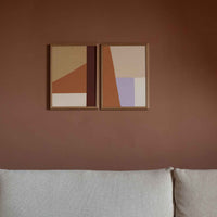 Atelier Cph（アトリエ・シーピーエイチ）は、デンマーク・コペンハーゲンを拠点とするデザインスタジオ兼アートブランドです。ミニマルで構築的なビジュアルを特徴とし、抽象アートやコラージュを中心としたアートポスターを多数手がけています。北欧デザインらしい洗練された感性とバランスの取れた構成美が魅力で、リビング、寝室、書斎、オフィスなど、あらゆる空間に調和と静けさをもたらします。幾何学的なモチーフを用いたアートは、ギャラリーウォールやモダンインテリアのアクセントにも最適。高品質な紙と印刷による仕上がりで、インテリアとしての完成度も高く評価されています。北欧アートポスター、現代アート、ミニマルデザイン、韓国インテリアなど、幅広いスタイルにマッチするスタイリッシュなアートを探している方におすすめです。