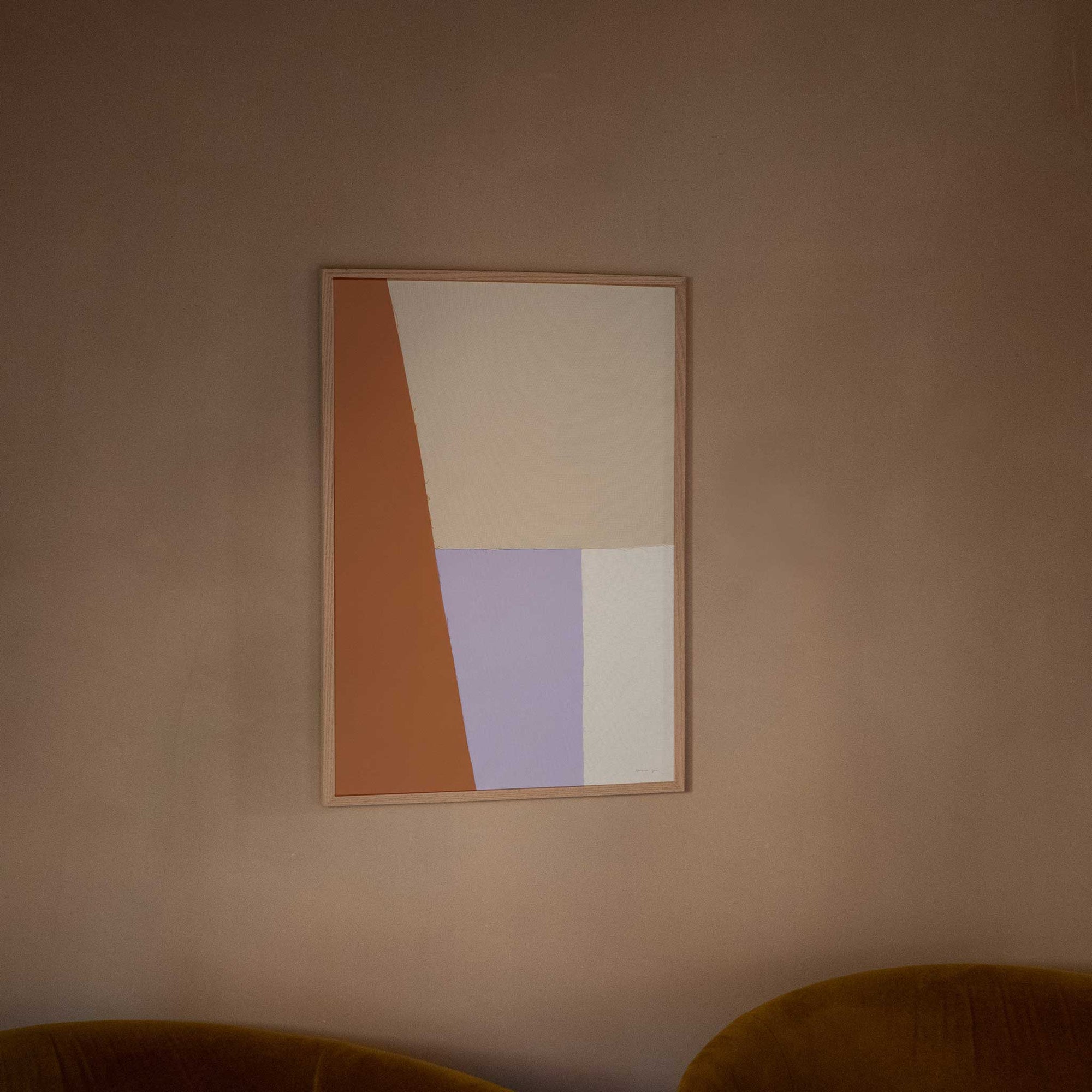 Atelier Cph（アトリエ・シーピーエイチ）は、デンマーク・コペンハーゲンを拠点とするデザインスタジオ兼アートブランドです。ミニマルで構築的なビジュアルを特徴とし、抽象アートやコラージュを中心としたアートポスターを多数手がけています。北欧デザインらしい洗練された感性とバランスの取れた構成美が魅力で、リビング、寝室、書斎、オフィスなど、あらゆる空間に調和と静けさをもたらします。幾何学的なモチーフを用いたアートは、ギャラリーウォールやモダンインテリアのアクセントにも最適。高品質な紙と印刷による仕上がりで、インテリアとしての完成度も高く評価されています。北欧アートポスター、現代アート、ミニマルデザイン、韓国インテリアなど、幅広いスタイルにマッチするスタイリッシュなアートを探している方におすすめです。