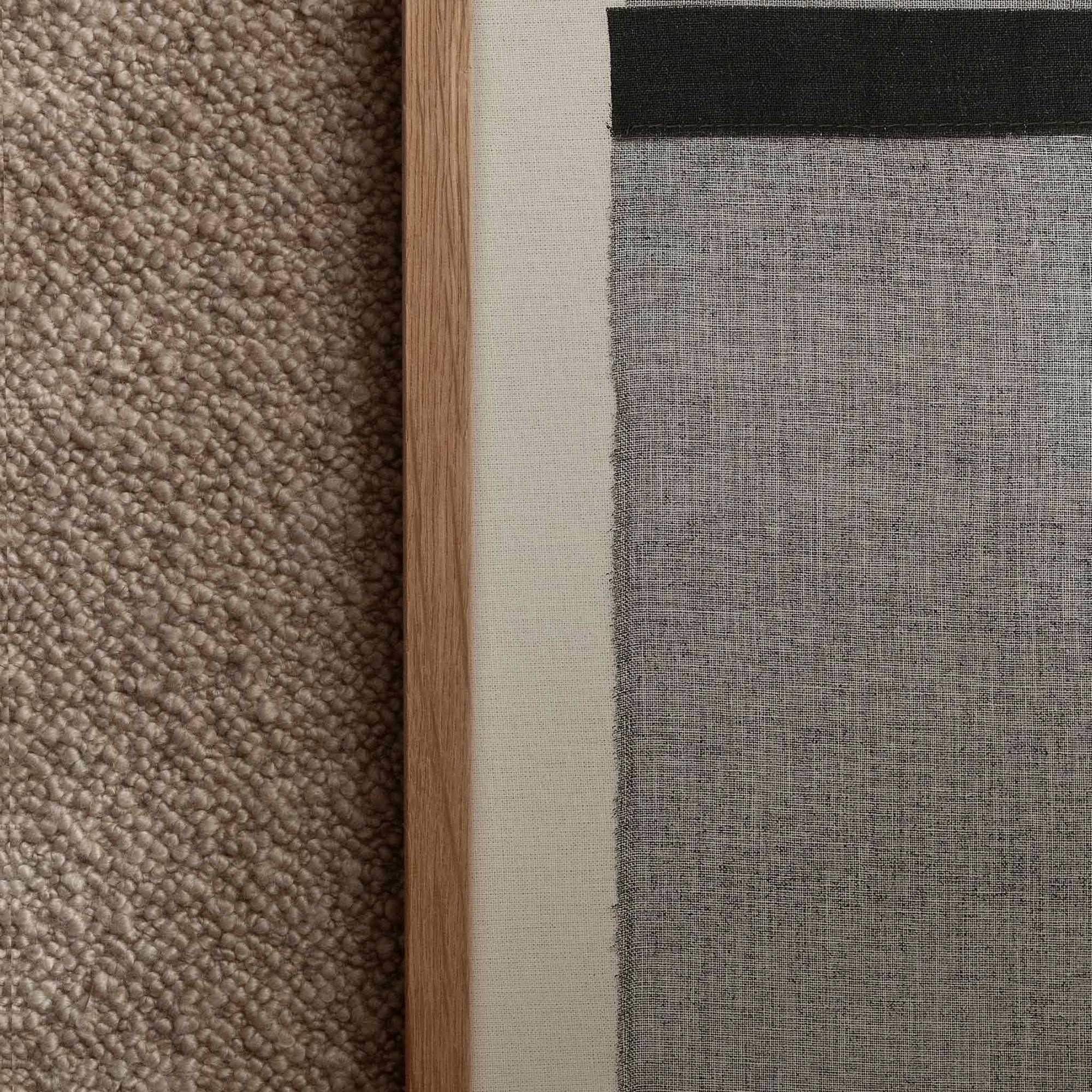 Atelier Cph（アトリエ・シーピーエイチ）は、デンマーク・コペンハーゲンを拠点とするデザインスタジオ兼アートブランドです。ミニマルで構築的なビジュアルを特徴とし、抽象アートやコラージュを中心としたアートポスターを多数手がけています。北欧デザインらしい洗練された感性とバランスの取れた構成美が魅力で、リビング、寝室、書斎、オフィスなど、あらゆる空間に調和と静けさをもたらします。幾何学的なモチーフを用いたアートは、ギャラリーウォールやモダンインテリアのアクセントにも最適。高品質な紙と印刷による仕上がりで、インテリアとしての完成度も高く評価されています。北欧アートポスター、現代アート、ミニマルデザイン、韓国インテリアなど、幅広いスタイルにマッチするスタイリッシュなアートを探している方におすすめです。