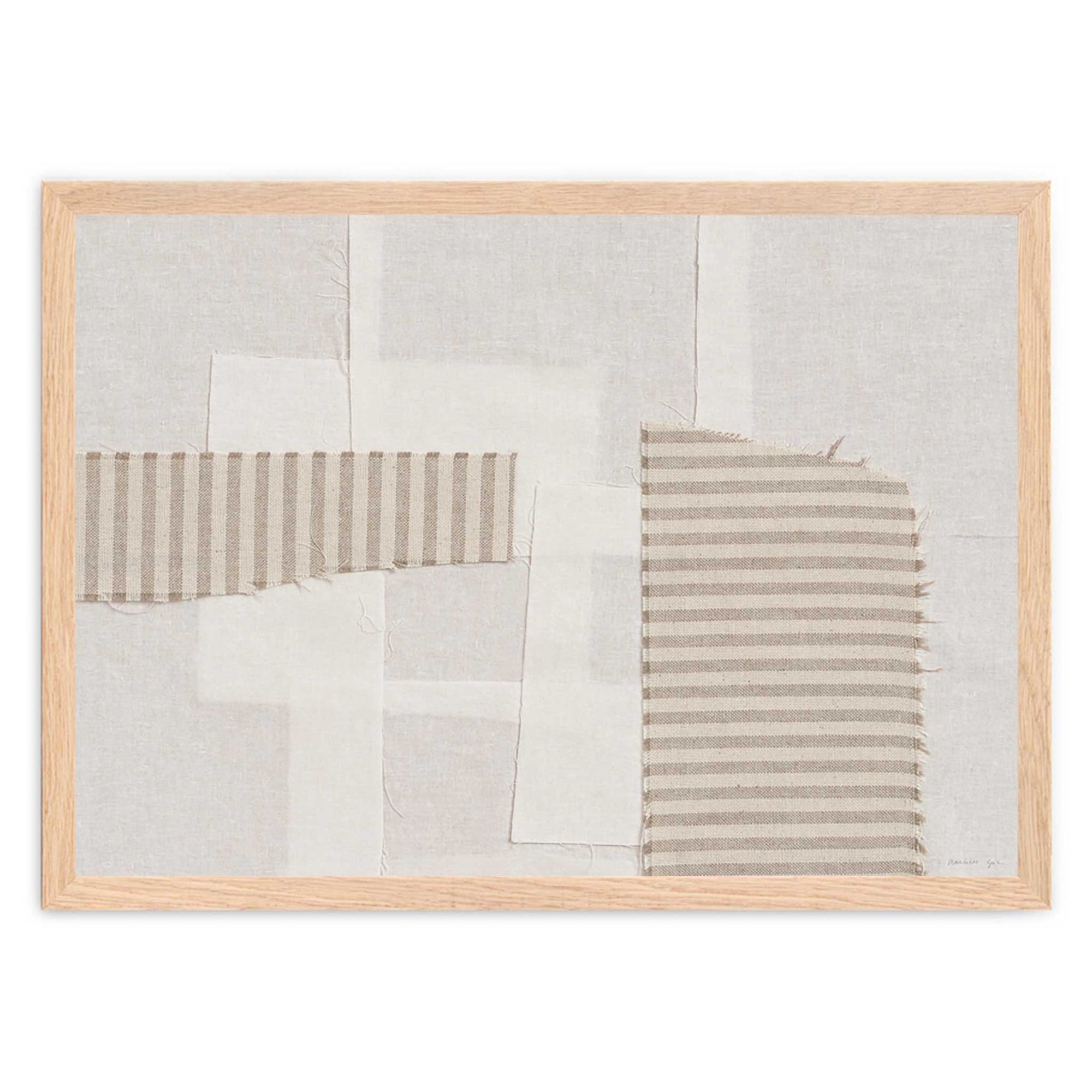 Atelier Cph（アトリエ・シーピーエイチ）は、デンマーク・コペンハーゲンを拠点とするデザインスタジオ兼アートブランドです。ミニマルで構築的なビジュアルを特徴とし、抽象アートやコラージュを中心としたアートポスターを多数手がけています。北欧デザインらしい洗練された感性とバランスの取れた構成美が魅力で、リビング、寝室、書斎、オフィスなど、あらゆる空間に調和と静けさをもたらします。幾何学的なモチーフを用いたアートは、ギャラリーウォールやモダンインテリアのアクセントにも最適。高品質な紙と印刷による仕上がりで、インテリアとしての完成度も高く評価されています。北欧アートポスター、現代アート、ミニマルデザイン、韓国インテリアなど、幅広いスタイルにマッチするスタイリッシュなアートを探している方におすすめです。