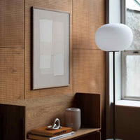 Atelier Cph（アトリエ・シーピーエイチ）は、デンマーク・コペンハーゲンを拠点とするデザインスタジオ兼アートブランドです。ミニマルで構築的なビジュアルを特徴とし、抽象アートやコラージュを中心としたアートポスターを多数手がけています。北欧デザインらしい洗練された感性とバランスの取れた構成美が魅力で、リビング、寝室、書斎、オフィスなど、あらゆる空間に調和と静けさをもたらします。幾何学的なモチーフを用いたアートは、ギャラリーウォールやモダンインテリアのアクセントにも最適。高品質な紙と印刷による仕上がりで、インテリアとしての完成度も高く評価されています。北欧アートポスター、現代アート、ミニマルデザイン、韓国インテリアなど、幅広いスタイルにマッチするスタイリッシュなアートを探している方におすすめです。