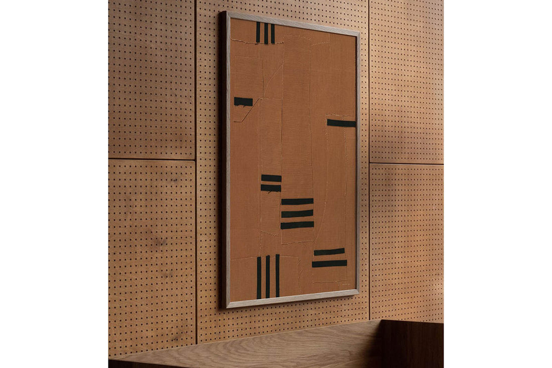 Atelier Cph（アトリエ・シーピーエイチ）は、デンマーク・コペンハーゲンを拠点とするデザインスタジオ兼アートブランドです。ミニマルで構築的なビジュアルを特徴とし、抽象アートやコラージュを中心としたアートポスターを多数手がけています。北欧デザインらしい洗練された感性とバランスの取れた構成美が魅力で、リビング、寝室、書斎、オフィスなど、あらゆる空間に調和と静けさをもたらします。幾何学的なモチーフを用いたアートは、ギャラリーウォールやモダンインテリアのアクセントにも最適。高品質な紙と印刷による仕上がりで、インテリアとしての完成度も高く評価されています。北欧アートポスター、現代アート、ミニマルデザイン、韓国インテリアなど、幅広いスタイルにマッチするスタイリッシュなアートを探している方におすすめです。