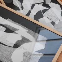 ATELIER CPHはデンマークのクリエイティブスタジオです。"トレンド予報のSARA"と"アートディレクターのMANDY"によって2012年に設立され、革新的なアイテムを発表しています。こちらのポスターコレクションは、生地を異なる抽象的な形と幾何学的な形にカットし、布のテクスチャを感じられる様にデンマークの写真家"Jonas"によってHasselbladのカメラで撮影されています。これらは、コペンハーゲン中心部の古いビスケット工場で作成されています。