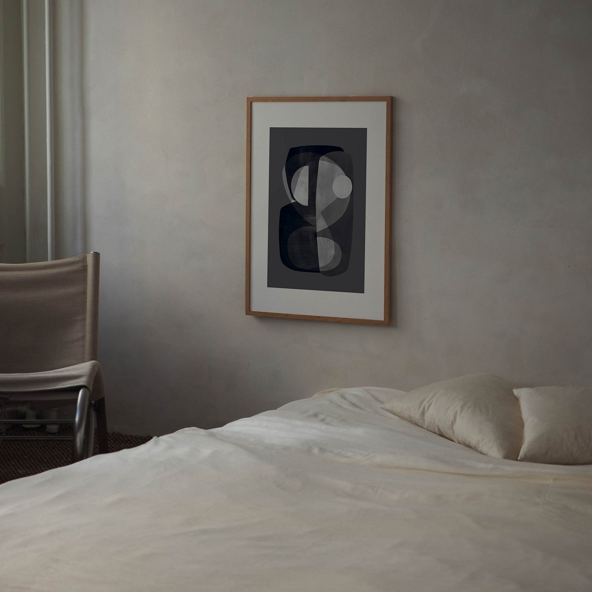 Atelier Cph（アトリエ・シーピーエイチ）は、デンマーク・コペンハーゲンを拠点とするデザインスタジオ兼アートブランドです。ミニマルで構築的なビジュアルを特徴とし、抽象アートやコラージュを中心としたアートポスターを多数手がけています。北欧デザインらしい洗練された感性とバランスの取れた構成美が魅力で、リビング、寝室、書斎、オフィスなど、あらゆる空間に調和と静けさをもたらします。幾何学的なモチーフを用いたアートは、ギャラリーウォールやモダンインテリアのアクセントにも最適。高品質な紙と印刷による仕上がりで、インテリアとしての完成度も高く評価されています。北欧アートポスター、現代アート、ミニマルデザイン、韓国インテリアなど、幅広いスタイルにマッチするスタイリッシュなアートを探している方におすすめです。