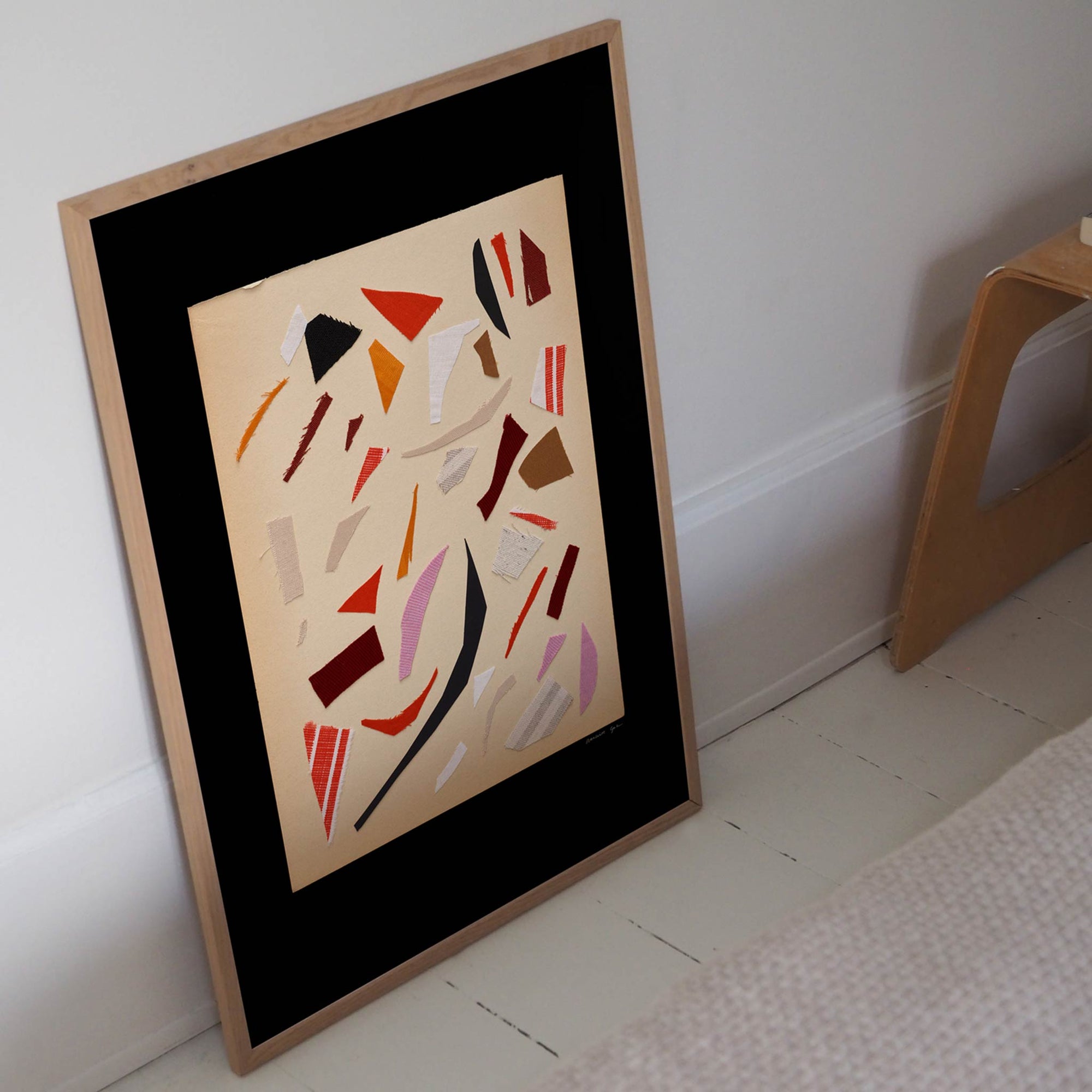 Atelier Cph（アトリエ・シーピーエイチ）は、デンマーク・コペンハーゲンを拠点とするデザインスタジオ兼アートブランドです。ミニマルで構築的なビジュアルを特徴とし、抽象アートやコラージュを中心としたアートポスターを多数手がけています。北欧デザインらしい洗練された感性とバランスの取れた構成美が魅力で、リビング、寝室、書斎、オフィスなど、あらゆる空間に調和と静けさをもたらします。幾何学的なモチーフを用いたアートは、ギャラリーウォールやモダンインテリアのアクセントにも最適。高品質な紙と印刷による仕上がりで、インテリアとしての完成度も高く評価されています。北欧アートポスター、現代アート、ミニマルデザイン、韓国インテリアなど、幅広いスタイルにマッチするスタイリッシュなアートを探している方におすすめです。