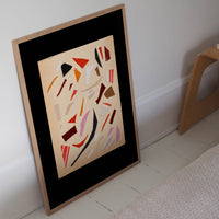 Atelier Cph（アトリエ・シーピーエイチ）は、デンマーク・コペンハーゲンを拠点とするデザインスタジオ兼アートブランドです。ミニマルで構築的なビジュアルを特徴とし、抽象アートやコラージュを中心としたアートポスターを多数手がけています。北欧デザインらしい洗練された感性とバランスの取れた構成美が魅力で、リビング、寝室、書斎、オフィスなど、あらゆる空間に調和と静けさをもたらします。幾何学的なモチーフを用いたアートは、ギャラリーウォールやモダンインテリアのアクセントにも最適。高品質な紙と印刷による仕上がりで、インテリアとしての完成度も高く評価されています。北欧アートポスター、現代アート、ミニマルデザイン、韓国インテリアなど、幅広いスタイルにマッチするスタイリッシュなアートを探している方におすすめです。