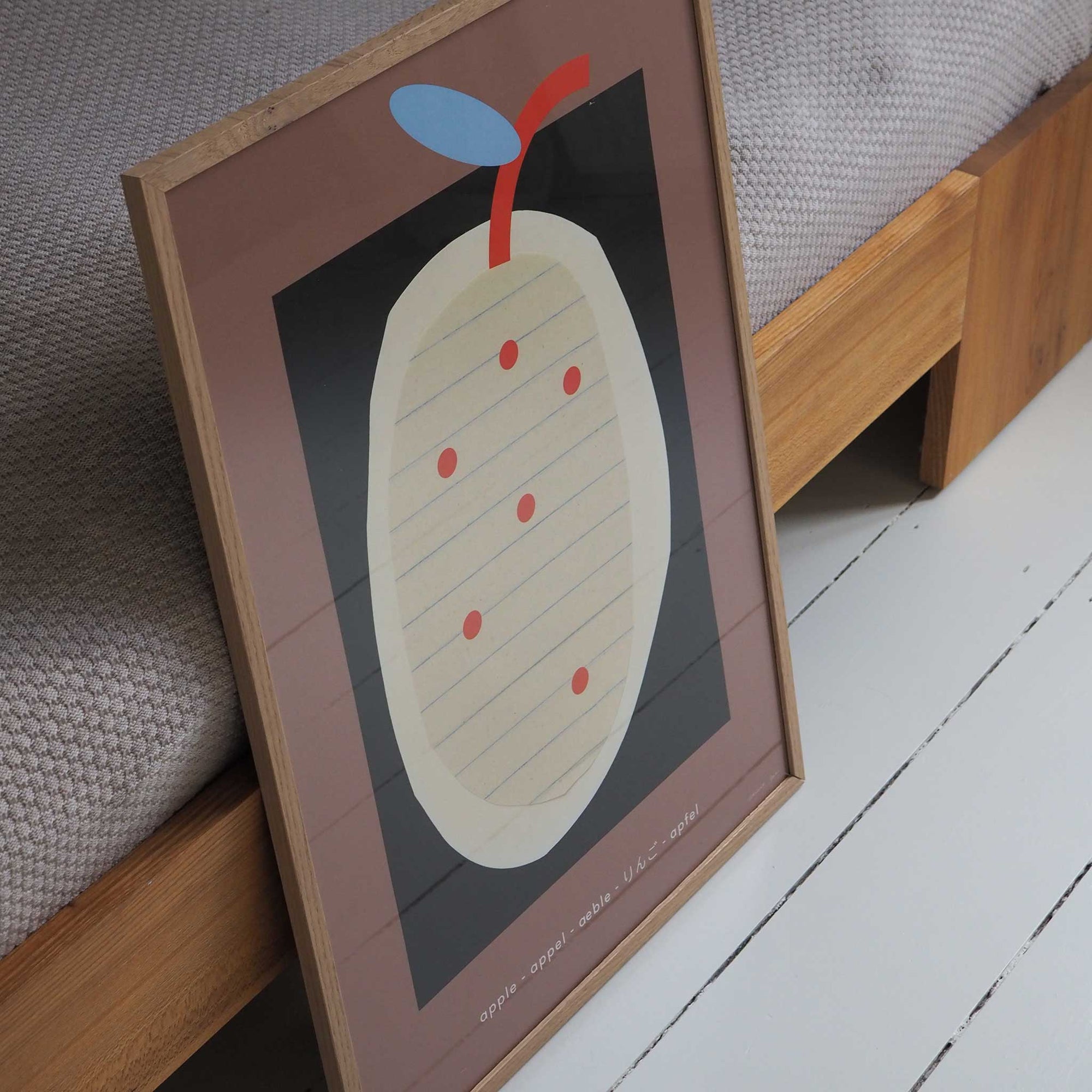 Atelier Cph（アトリエ・シーピーエイチ）は、デンマーク・コペンハーゲンを拠点とするデザインスタジオ兼アートブランドです。ミニマルで構築的なビジュアルを特徴とし、抽象アートやコラージュを中心としたアートポスターを多数手がけています。北欧デザインらしい洗練された感性とバランスの取れた構成美が魅力で、リビング、寝室、書斎、オフィスなど、あらゆる空間に調和と静けさをもたらします。幾何学的なモチーフを用いたアートは、ギャラリーウォールやモダンインテリアのアクセントにも最適。高品質な紙と印刷による仕上がりで、インテリアとしての完成度も高く評価されています。北欧アートポスター、現代アート、ミニマルデザイン、韓国インテリアなど、幅広いスタイルにマッチするスタイリッシュなアートを探している方におすすめです。