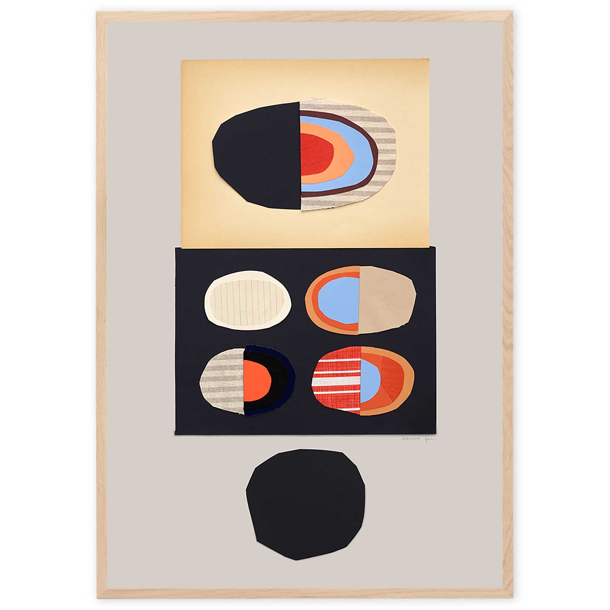 Atelier Cph（アトリエ・シーピーエイチ）は、デンマーク・コペンハーゲンを拠点とするデザインスタジオ兼アートブランドです。ミニマルで構築的なビジュアルを特徴とし、抽象アートやコラージュを中心としたアートポスターを多数手がけています。北欧デザインらしい洗練された感性とバランスの取れた構成美が魅力で、リビング、寝室、書斎、オフィスなど、あらゆる空間に調和と静けさをもたらします。幾何学的なモチーフを用いたアートは、ギャラリーウォールやモダンインテリアのアクセントにも最適。高品質な紙と印刷による仕上がりで、インテリアとしての完成度も高く評価されています。北欧アートポスター、現代アート、ミニマルデザイン、韓国インテリアなど、幅広いスタイルにマッチするスタイリッシュなアートを探している方におすすめです。