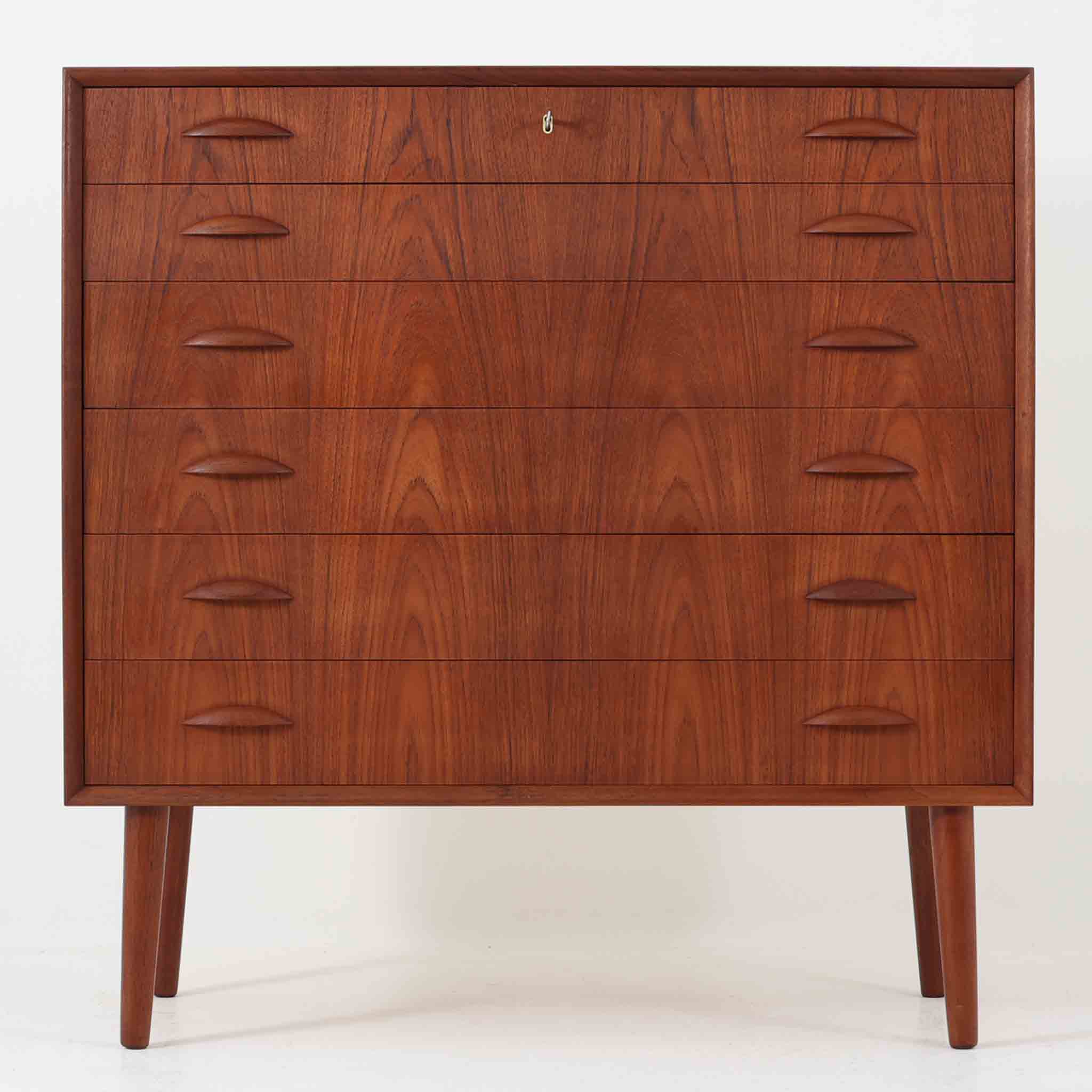 北欧ビンテージ家具チェスト | 収納力とデザイン性を兼ね備えた