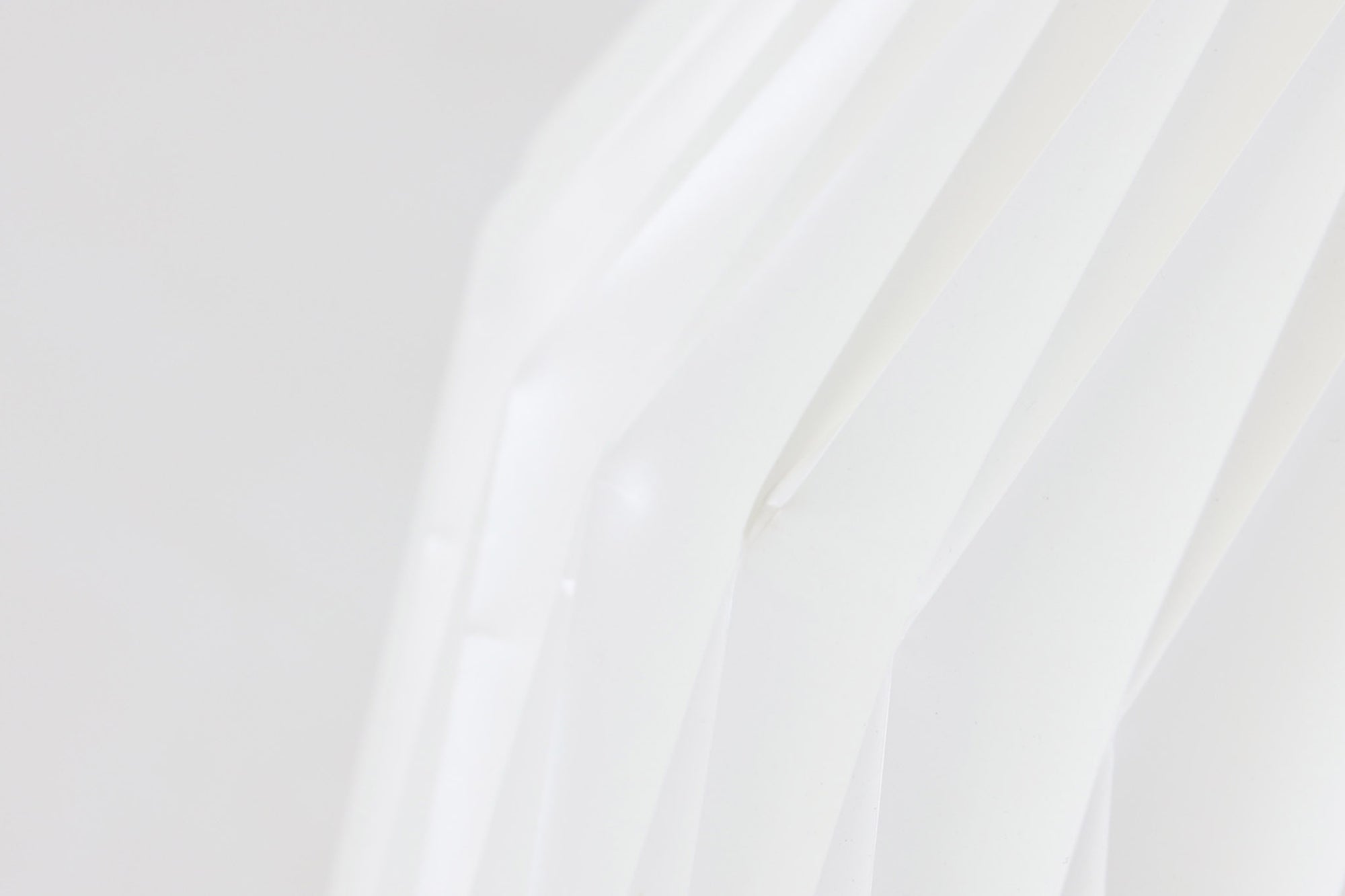 北欧より買い付けた、LE KLINT社製「101」で最も大きいXLサイズの非常に存在感のあるランプです。2007年にKaare Klintへの感謝の礼として再設計された新しいモデルです。現行品の定価は約28万円となります。