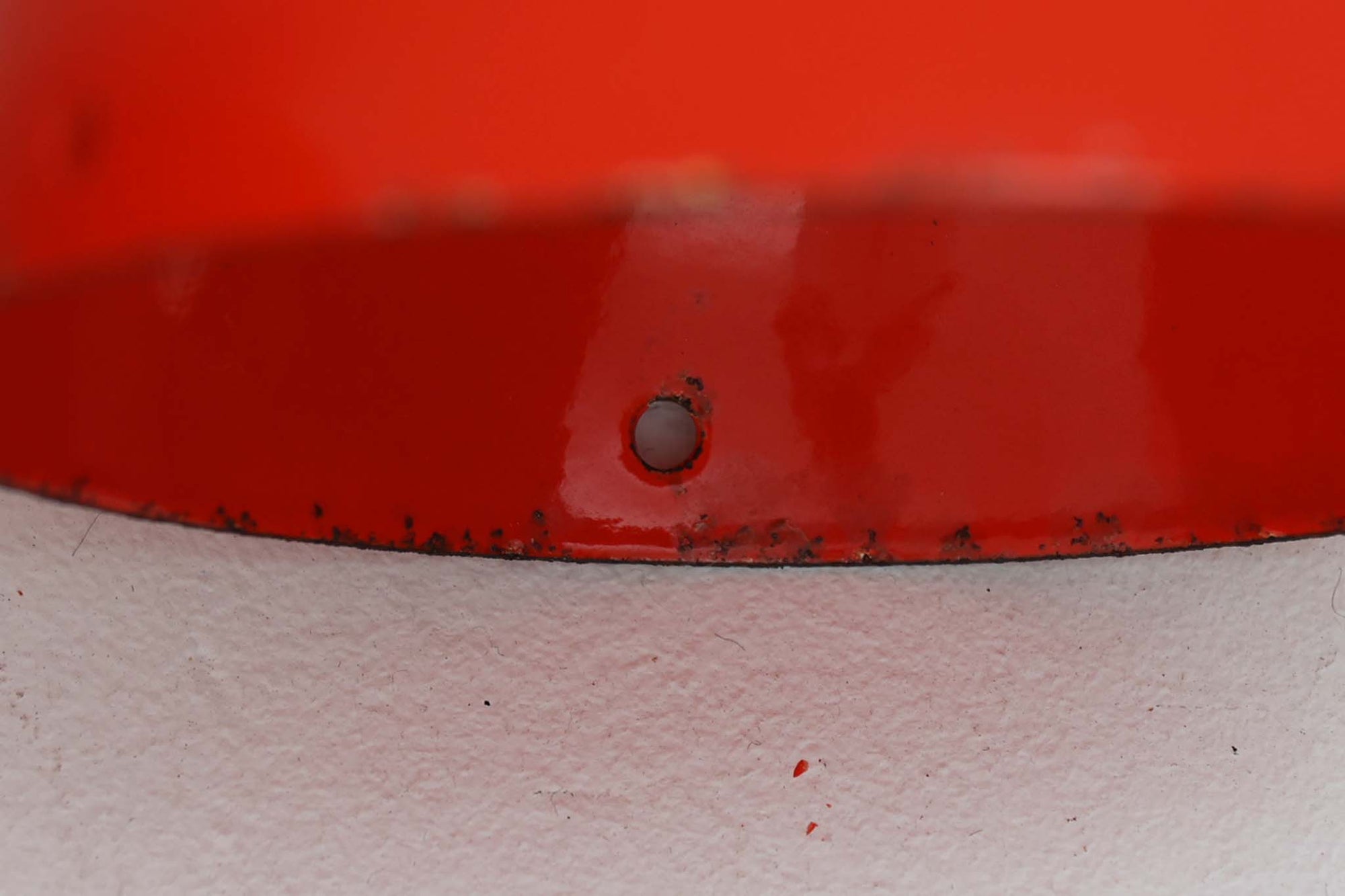 "ヴェルナー・パントン"によってデザインされた、「FlowerPot」ペンダントライトです。Louis Poulsen社で製作された初期モデルです。現在は&amp;Tradition社にて製作されていますが、サイズと素材が異なります。サイズは現行品より小ぶりで、素材は琺瑯が使用されています。