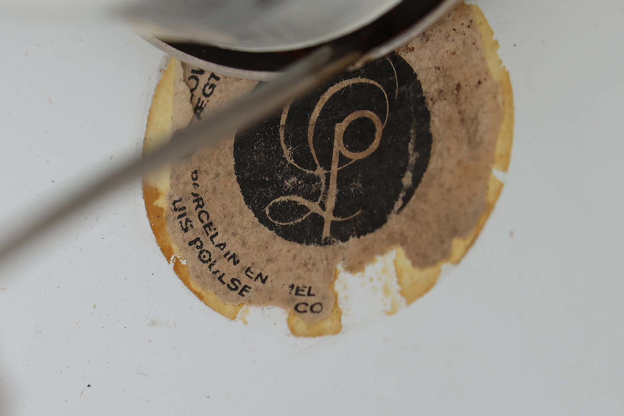 "ヴェルナー・パントン"によってデザインされた、「FlowerPot」ペンダントライトです。Louis Poulsen社で製作された初期モデルです。現在は&amp;Tradition社にて製作されていますが、サイズと素材が異なります。サイズは現行品より小ぶりで、素材は琺瑯が使用されています。