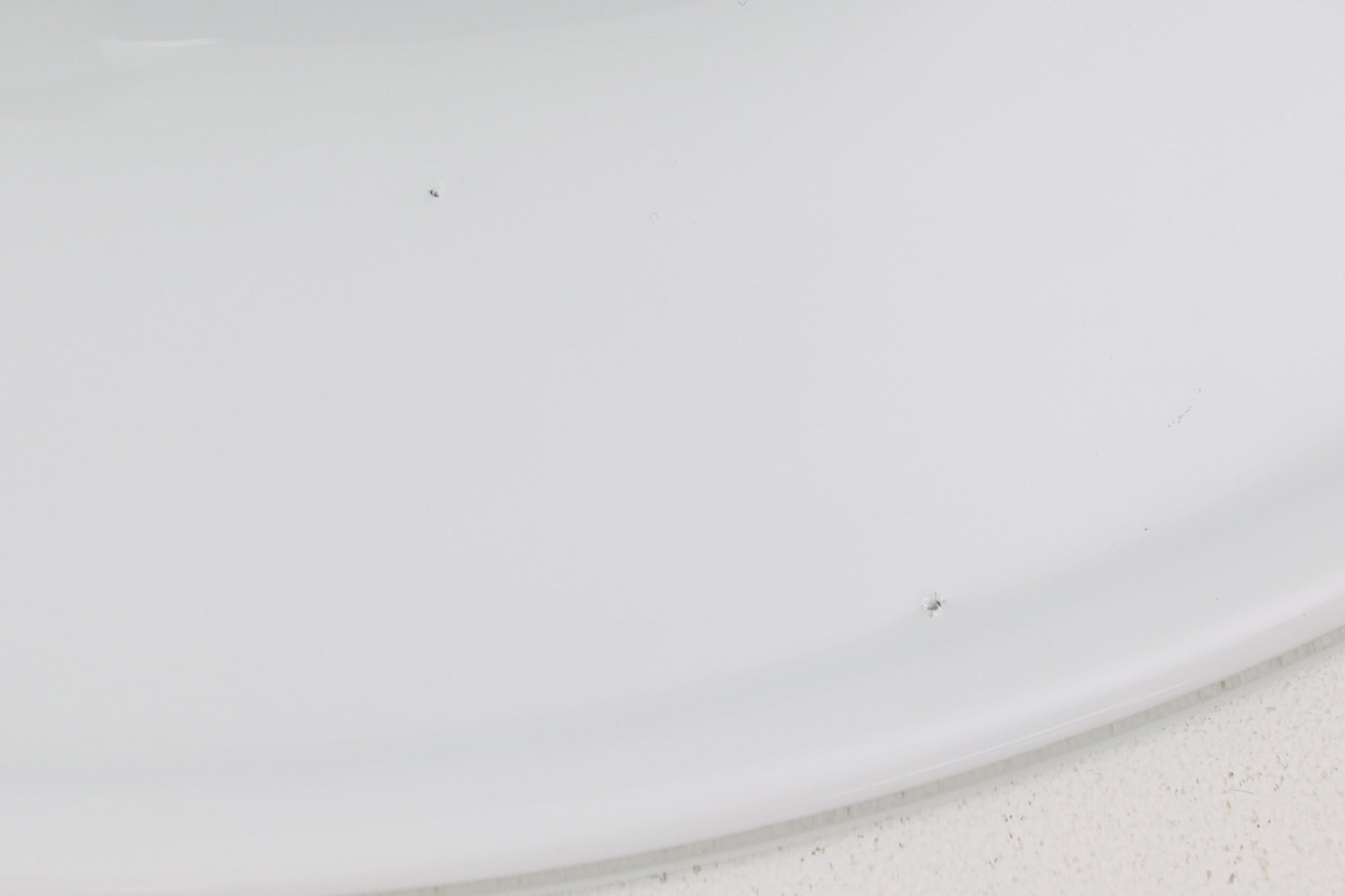 北欧より買い付けた、Holmgaard社製(現Royal Copenhagen)ビンテージランプです。「Tivoli」シリーズです。大型ですがドーム型で優しい印象です。電球ソケットを固定する金具には、Holmegaardの別シリーズである「Kropendel」の刻印がございますが、買い付け時からこの状態です。使用に問題はなく、外観上も違和感はありませんので、安心してご使用いただけます。