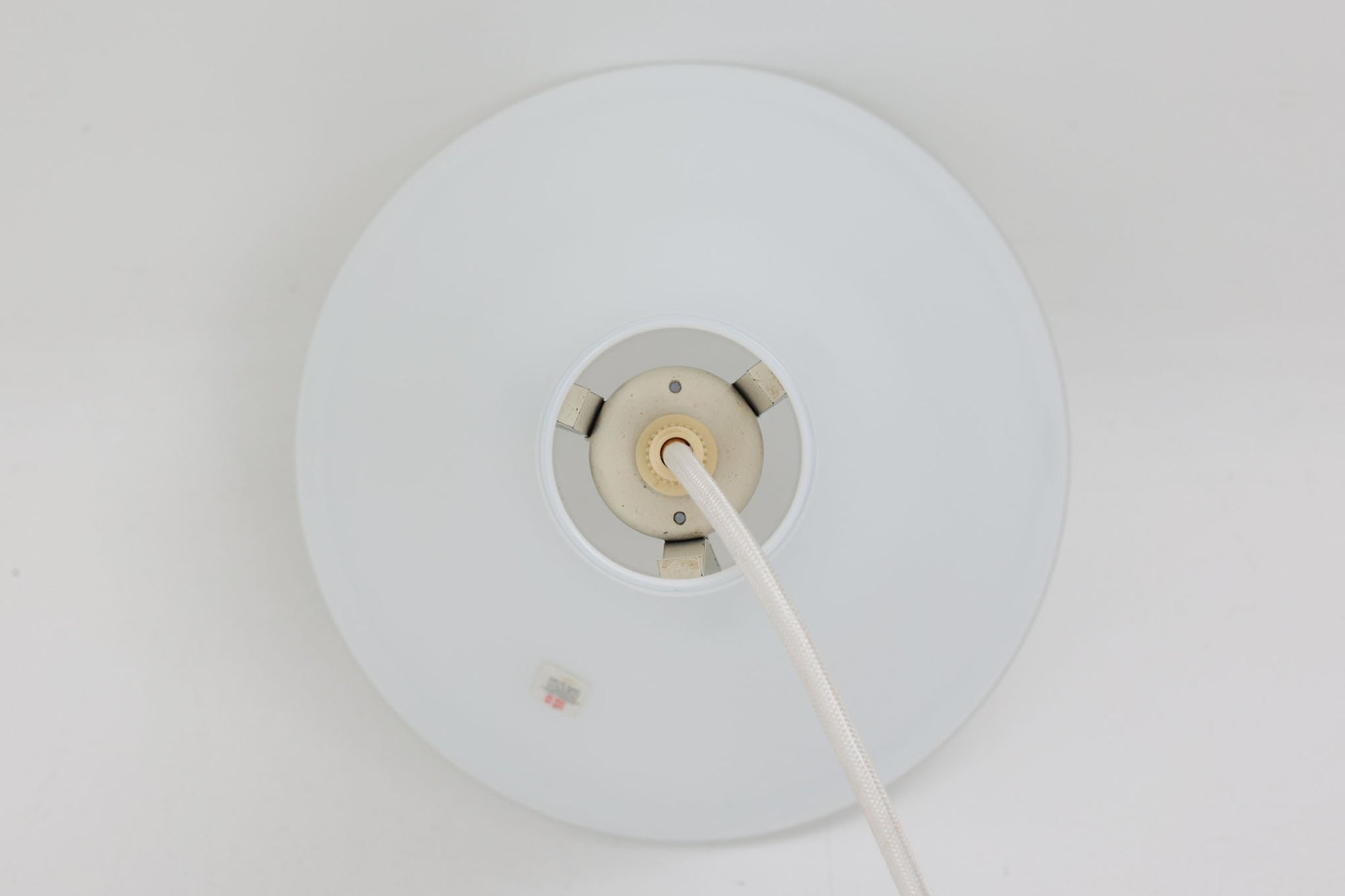 北欧より買い付けた、Holmgaard社製ビンテージランプです。照明部分はデンマークを代表する照明メーカーFog &amp; morup社によって作成されています。Holmgaard社のペンダントライトの中でも人気の「P&amp;T PENDEL」シリーズで内と外側の2層の組みあわせが特徴的なデザインです。