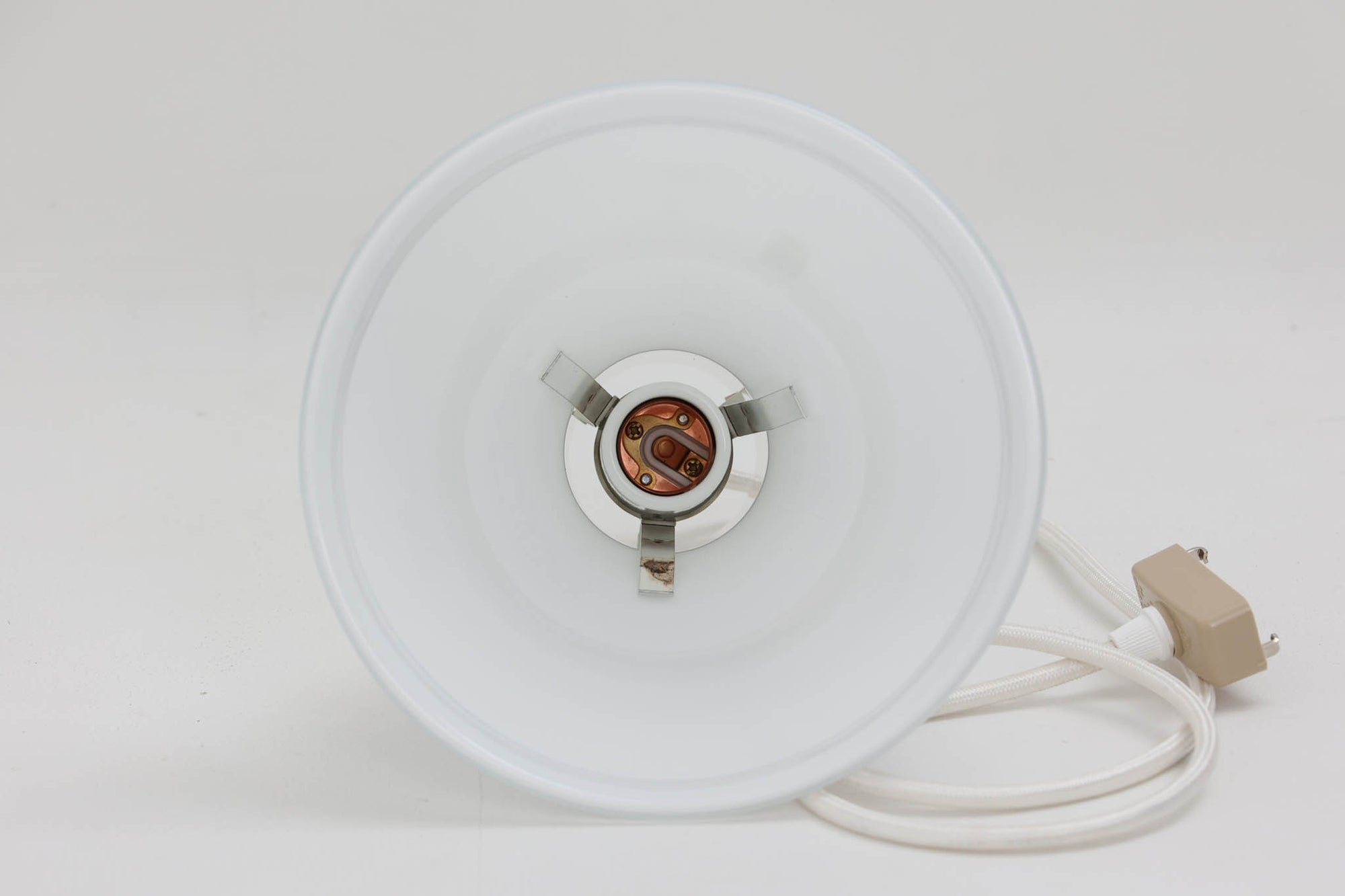 北欧より買い付けた、Holmgaard社製ビンテージランプです。照明部分はデンマークを代表する照明メーカーFog &amp; morup社によって作成されています。Holmgaard社のペンダントライトの中でも人気の「P&amp;T PENDEL」シリーズで内と外側の2層の組みあわせが特徴的なデザインです。