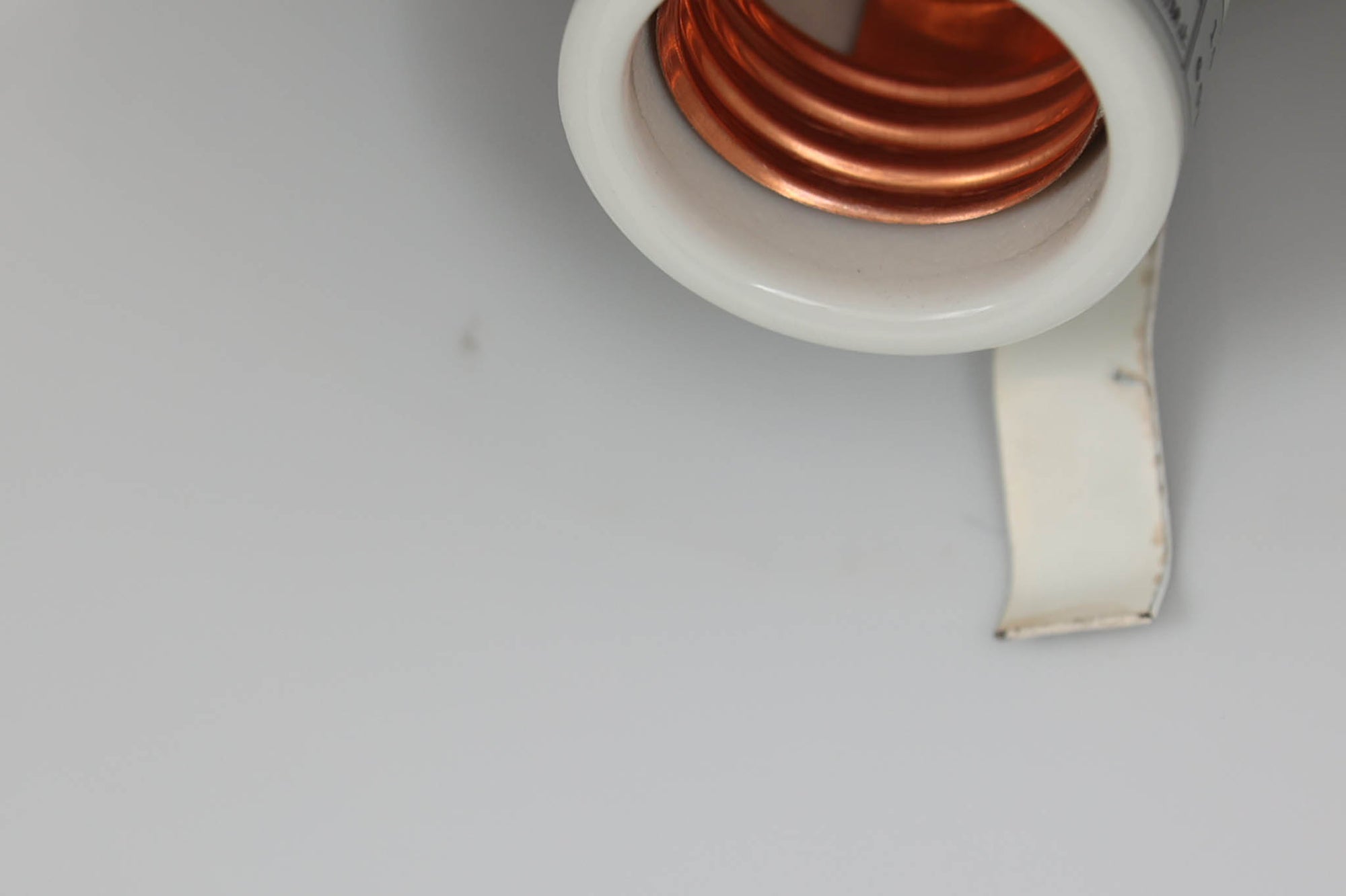 北欧より買い付けた、Holmgaard社製ビンテージランプです。照明部分はデンマークを代表する照明メーカーFog &amp; morup社によって作成されています。Holmgaard社のペンダントライトの中でも人気の「P&amp;T PENDEL」シリーズで内と外側の2層の色味が特徴的です。消灯＆点灯時にそれぞれ違った表情を見せてくれる素敵なデザインです。