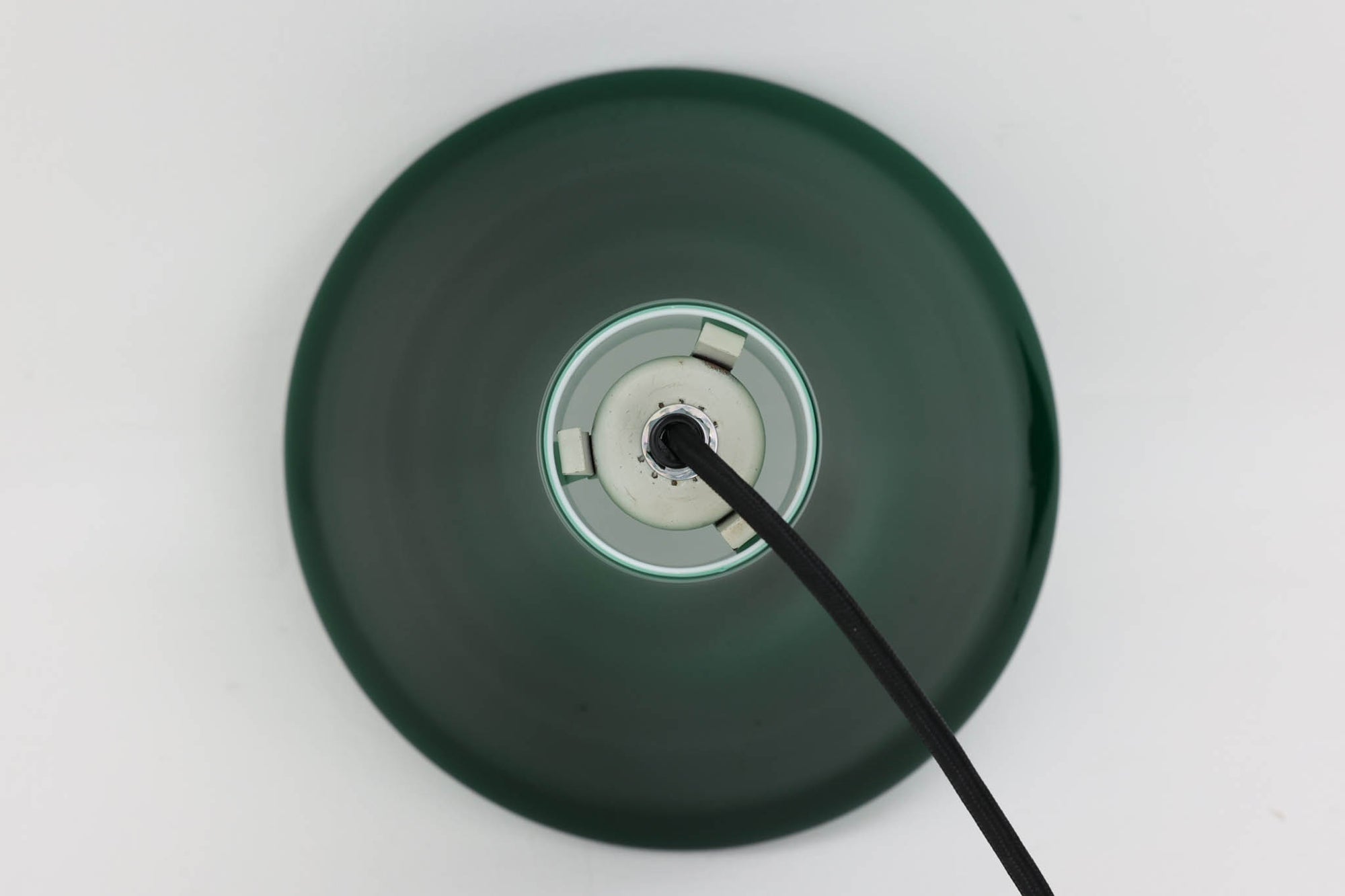 北欧より買い付けた、Holmgaard社製ビンテージランプです。照明部分はデンマークを代表する照明メーカーFog &amp; morup社によって作成されています。Holmgaard社のペンダントライトの中でも人気の「P&amp;T PENDEL」シリーズで内と外側の2層の色味が特徴的です。消灯＆点灯時にそれぞれ違った表情を見せてくれる素敵なデザインです。