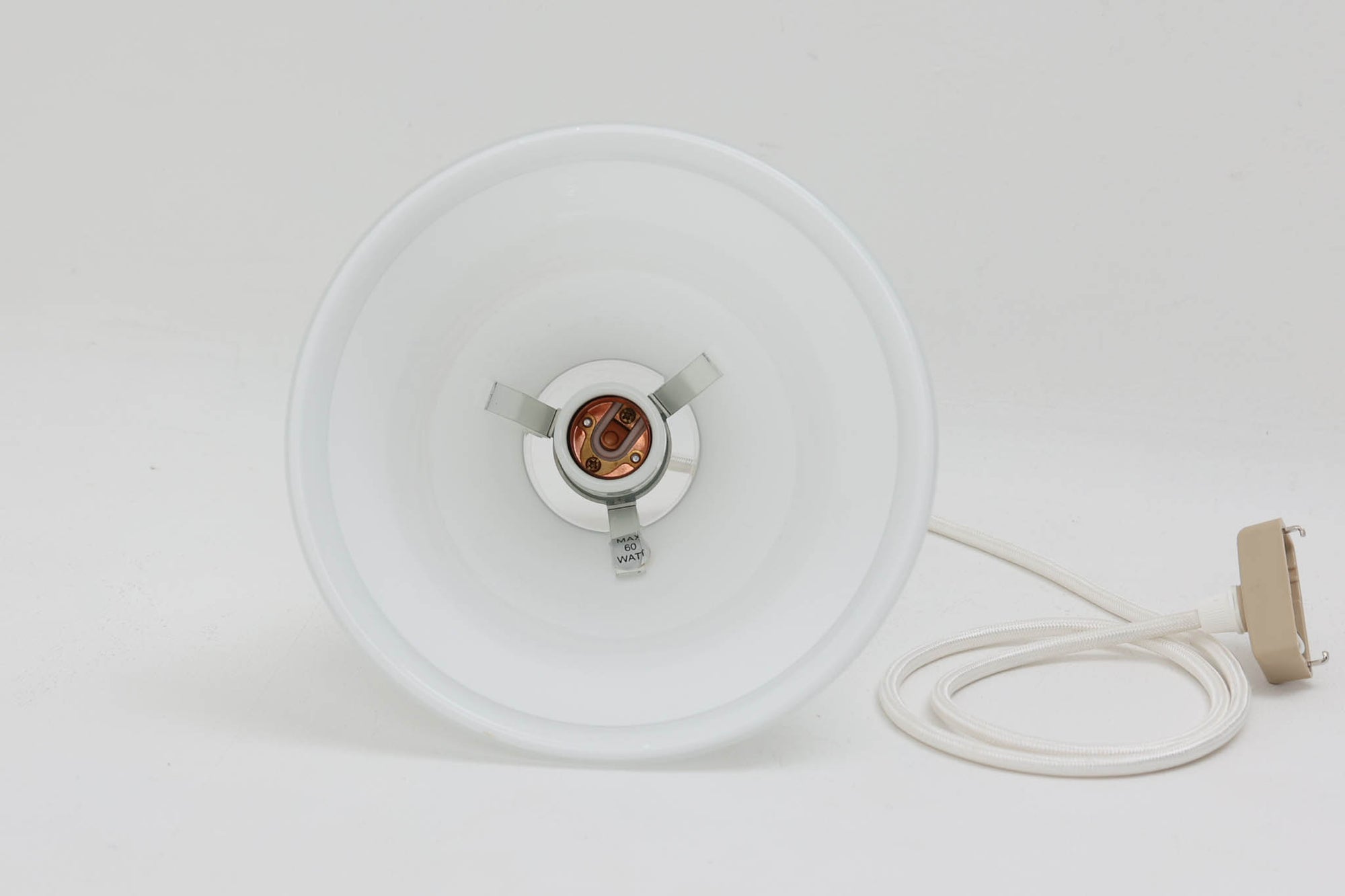 北欧より買い付けた、Holmgaard社製ビンテージランプです。照明部分はデンマークを代表する照明メーカーFog &amp; morup社によって作成されています。Holmgaard社のペンダントライトの中でも人気の「P&amp;T PENDEL」シリーズで内と外側の2層の組みあわせが特徴的なデザインです。