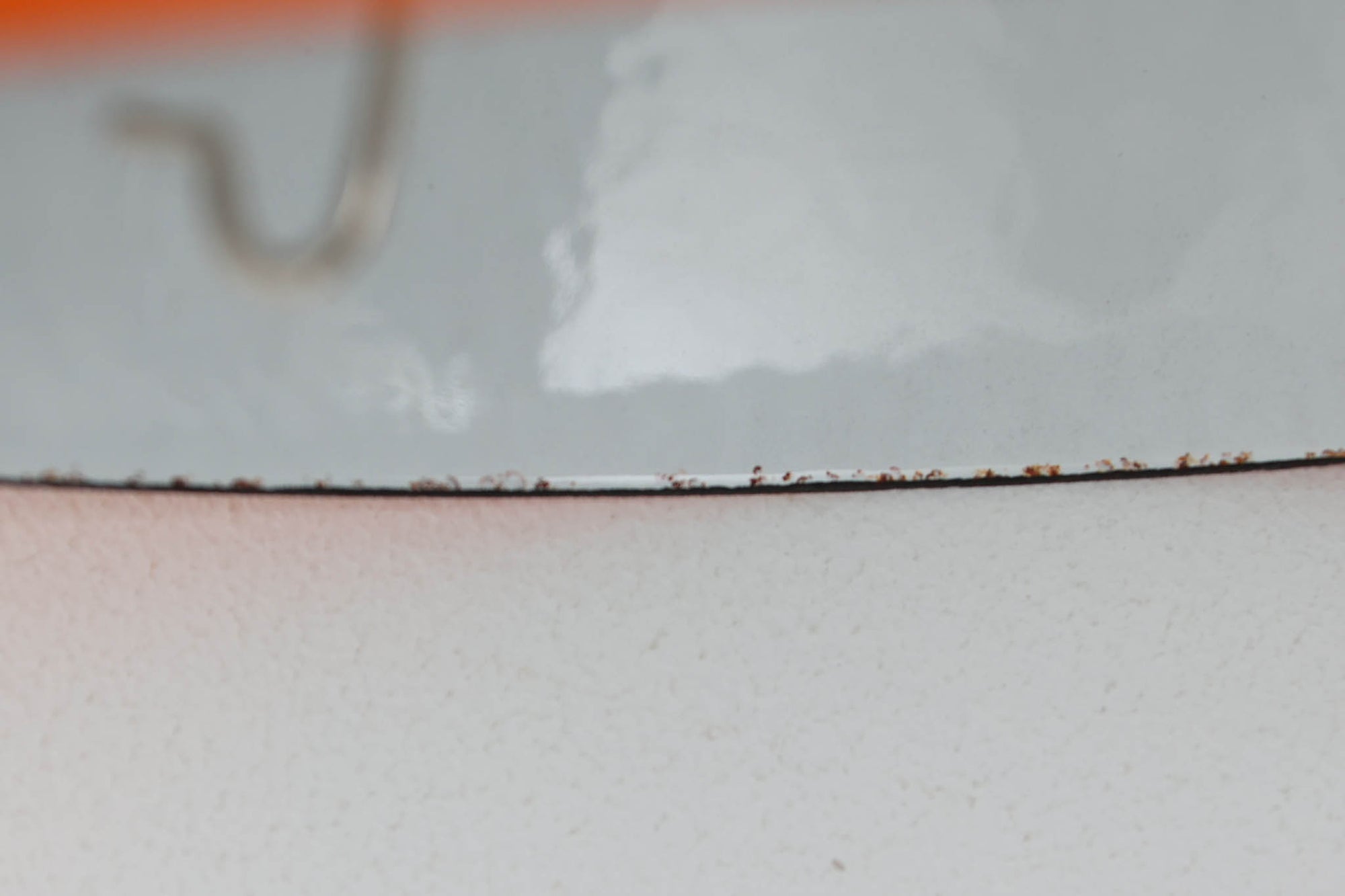 "ヴェルナー・パントン"によってデザインされた、「FlowerPot」ペンダントライトです。Louis Poulsen社で製作された初期モデルです。現在は&amp;Tradition社にて製作されていますが、サイズと素材が異なります。サイズは現行品より小ぶりで、素材は琺瑯が使用されています。