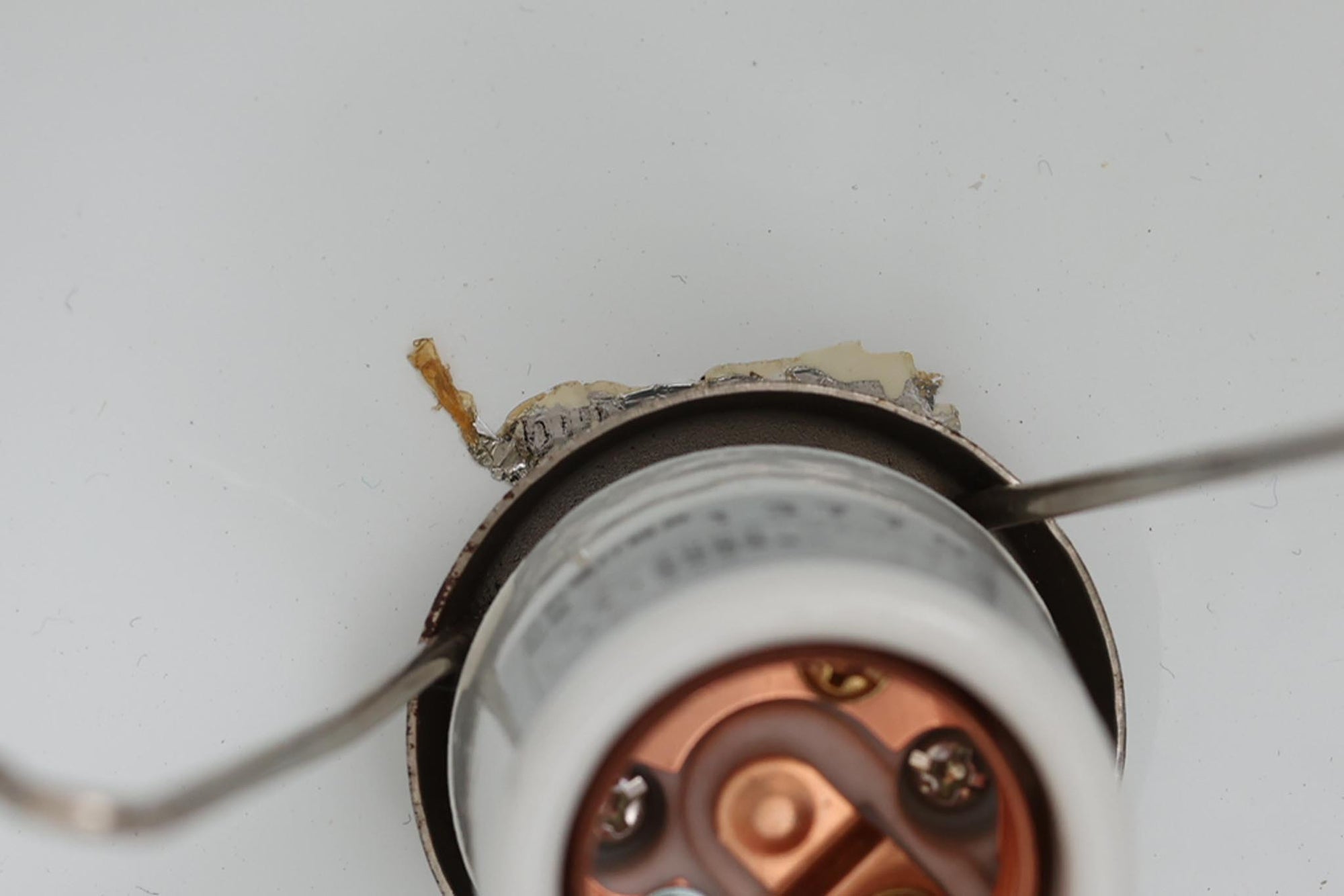 "ヴェルナー・パントン"によってデザインされた、「FlowerPot」ペンダントライトです。Louis Poulsen社で製作された初期モデルです。現在は&amp;Tradition社にて製作されていますが、サイズと素材が異なります。サイズは現行品より小ぶりで、素材は琺瑯が使用されています。