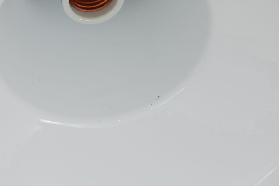 「The work shop lamp」です。Louis Poulsen社の定番ランプ。復刻品はアルミ製ですが、こちらはビンテージ品ならではの琺瑯＆エナメルモデル。艶感が魅力的です。