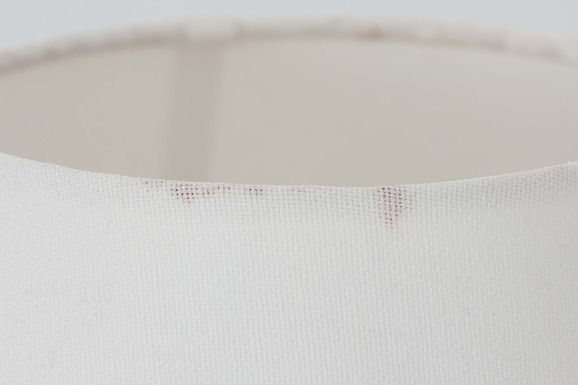 1960年代から1970年代にかけて、Royal CopenhagenとFog &amp; morupが共同で製造したテーブルランプです。このランプは、Royal Copenhagen社のセラミック製のベースに、Kai Langeがデザインした星座が描かれています。こちらは獅子座がテーマとなっており、ロゴより1975年から1979年の間に製造されたと推測されます。