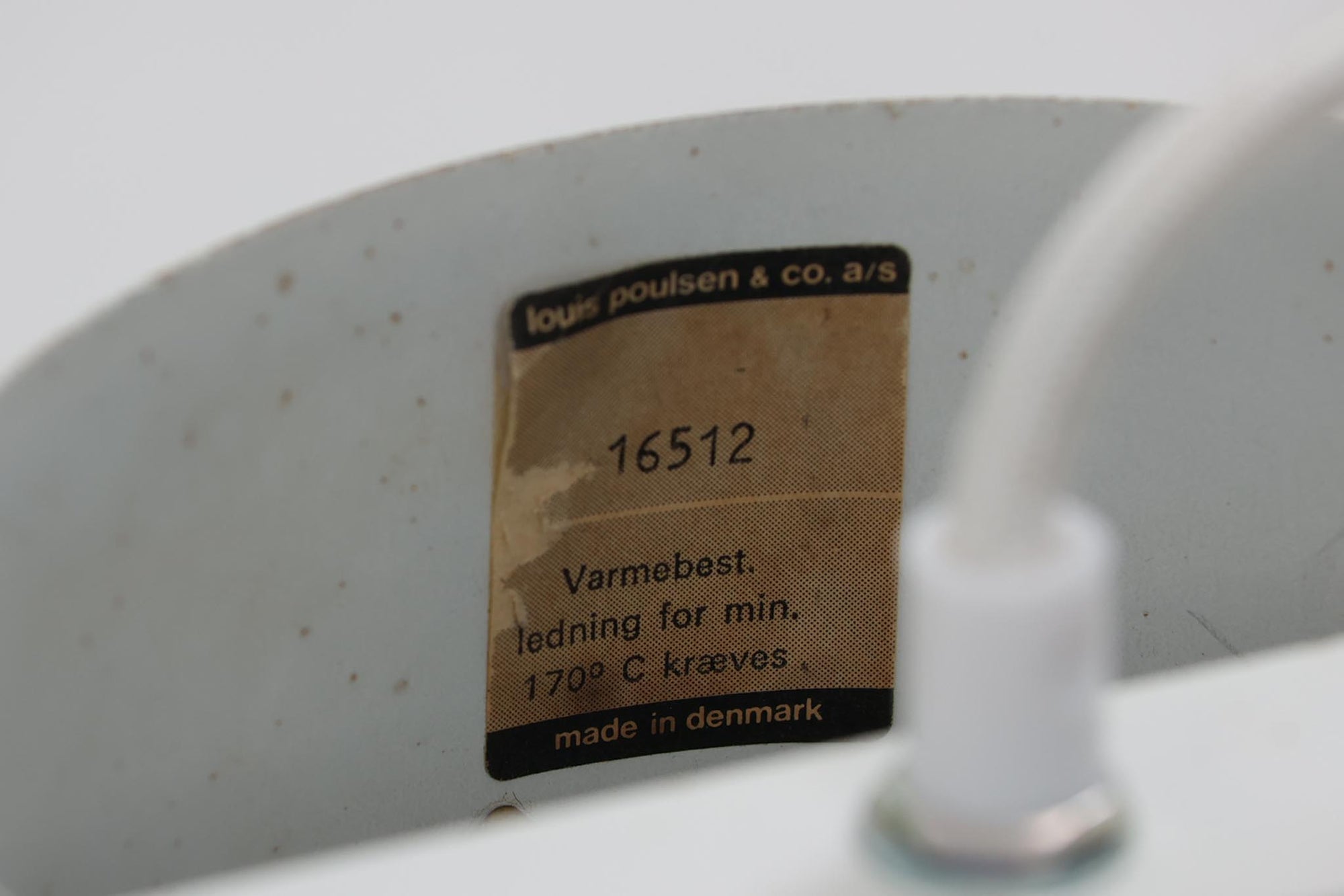 北欧より買い付けたペンダントランプです。シンプルな筒状の形状でお部屋を問わずご使用いただけます。Eila &amp; John meilingデザインによる物です。